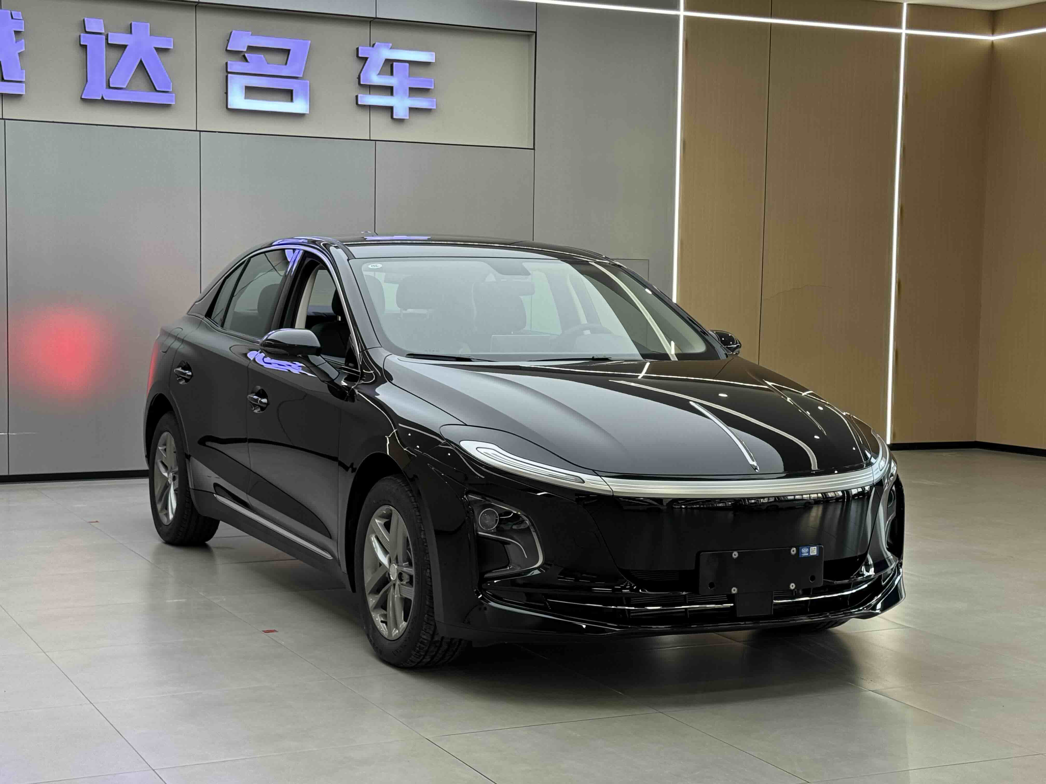 HongQi E-QM5 2026 car image #5