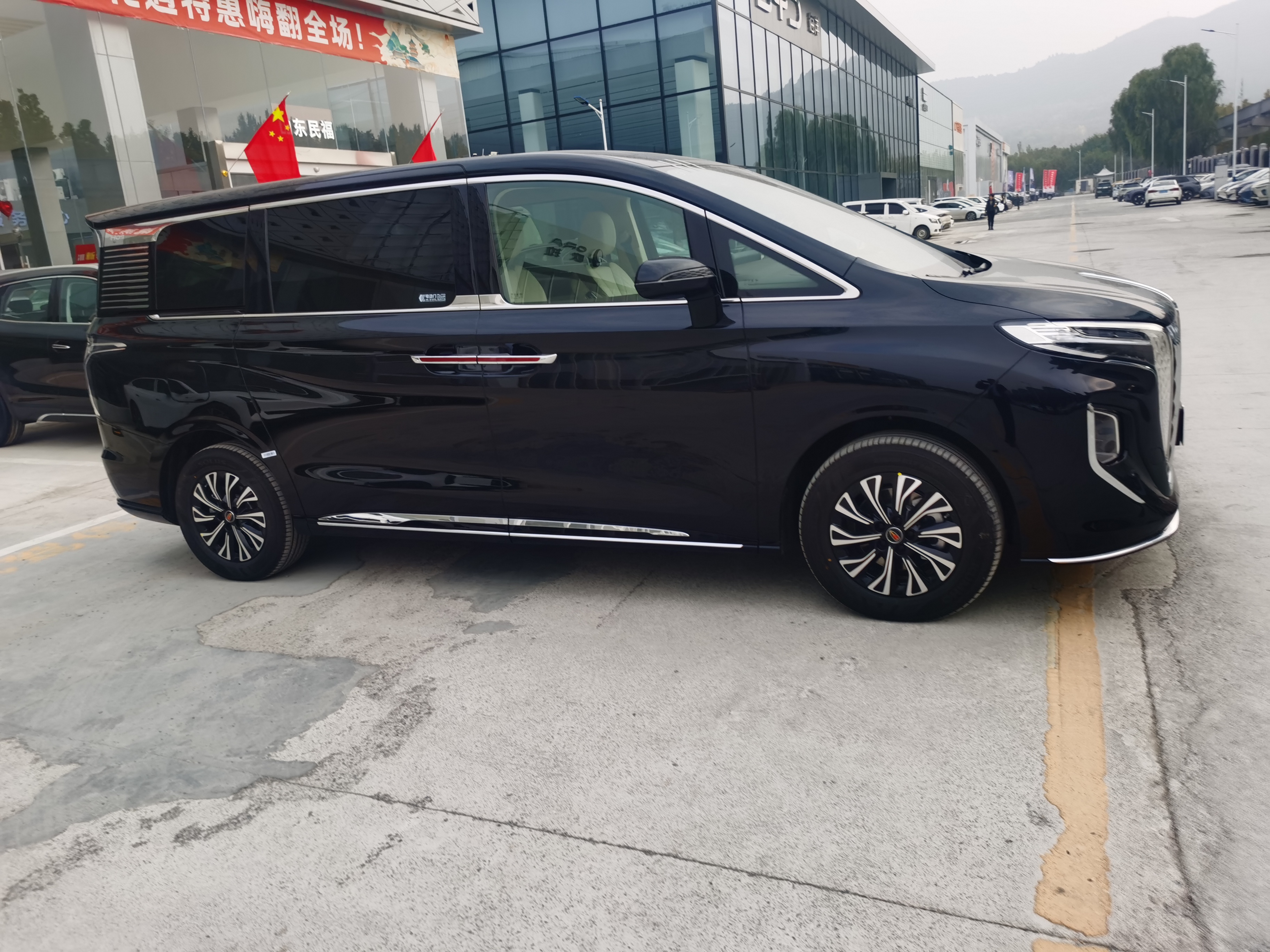 HongQi HQ9 PHEV 2025 car image #5