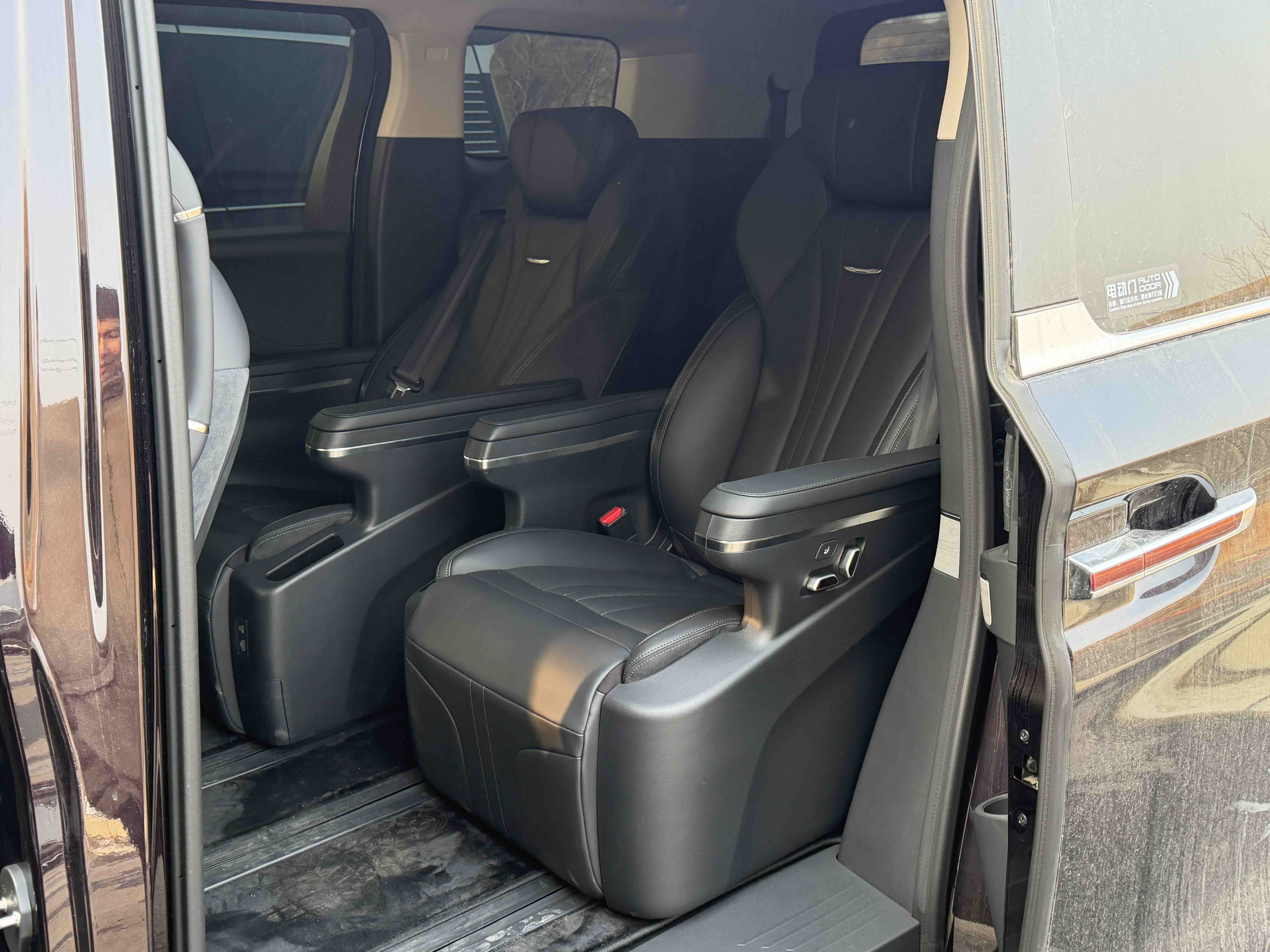 HongQi HQ9 PHEV 2024 #5 HongQi HQ9 PHEV 2024 car image #5