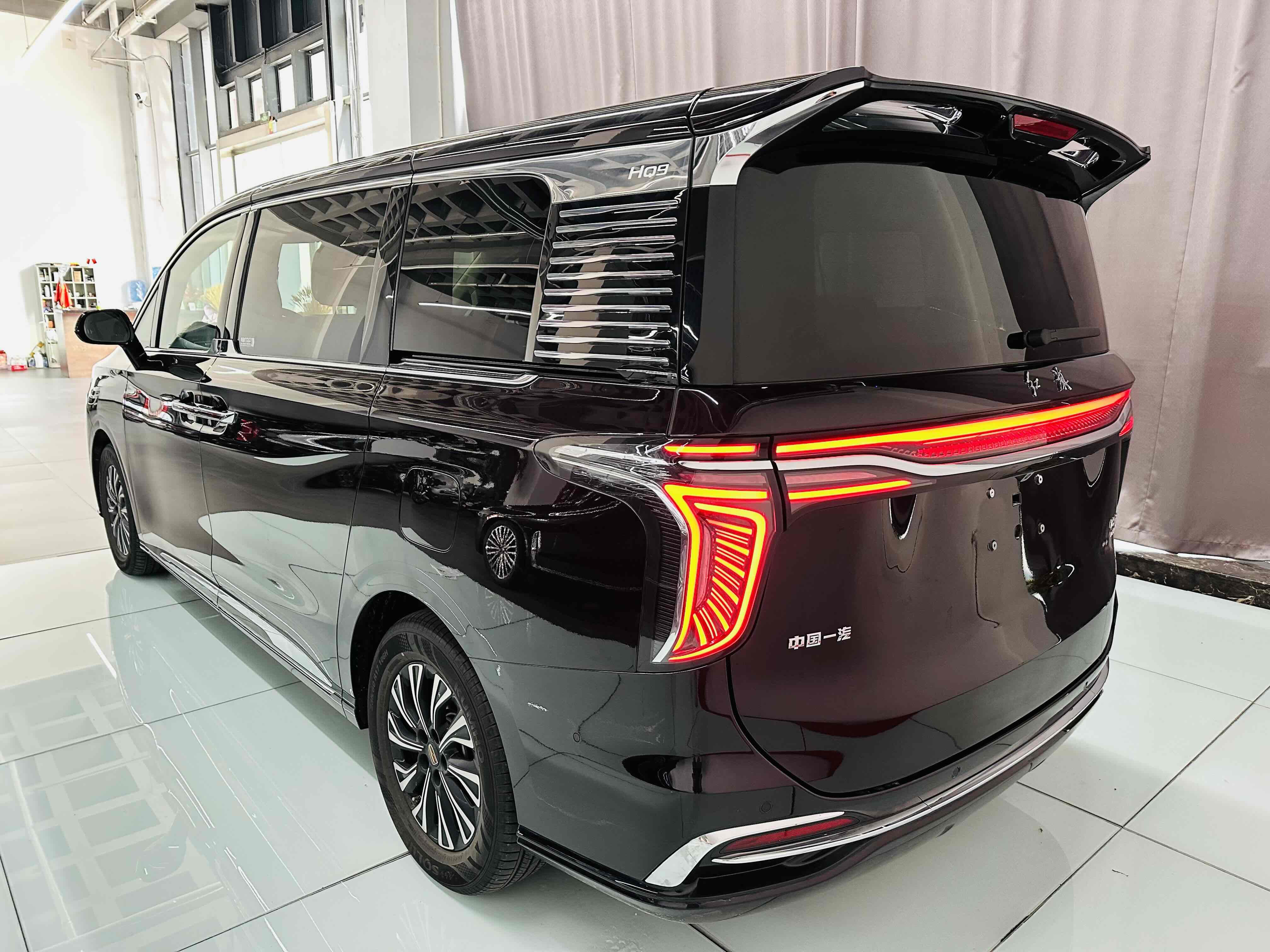 HongQi HQ9 PHEV 2024 #5 HongQi HQ9 PHEV 2024 car image #5