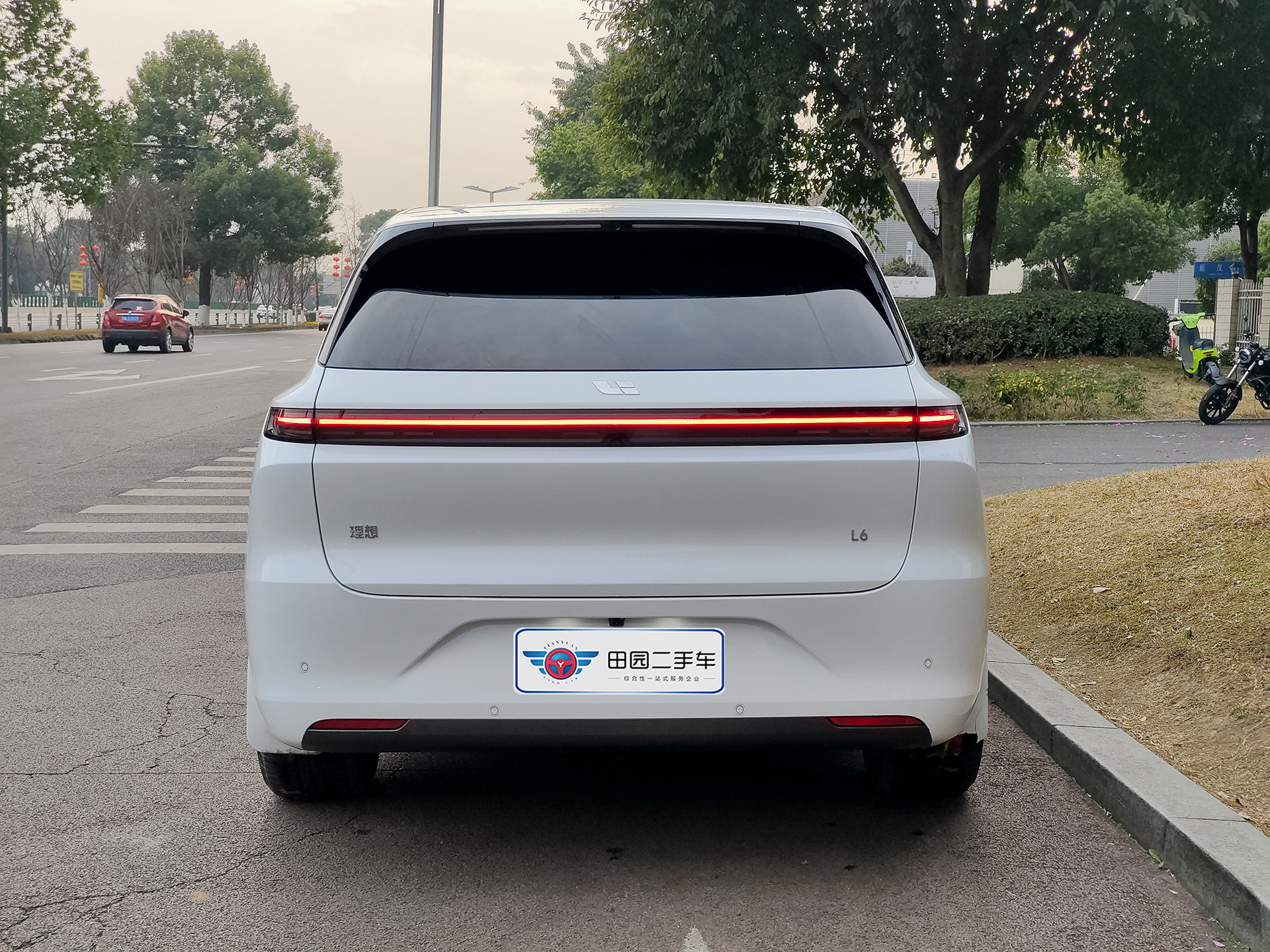 Li L6 2024 صورة سيارة #5