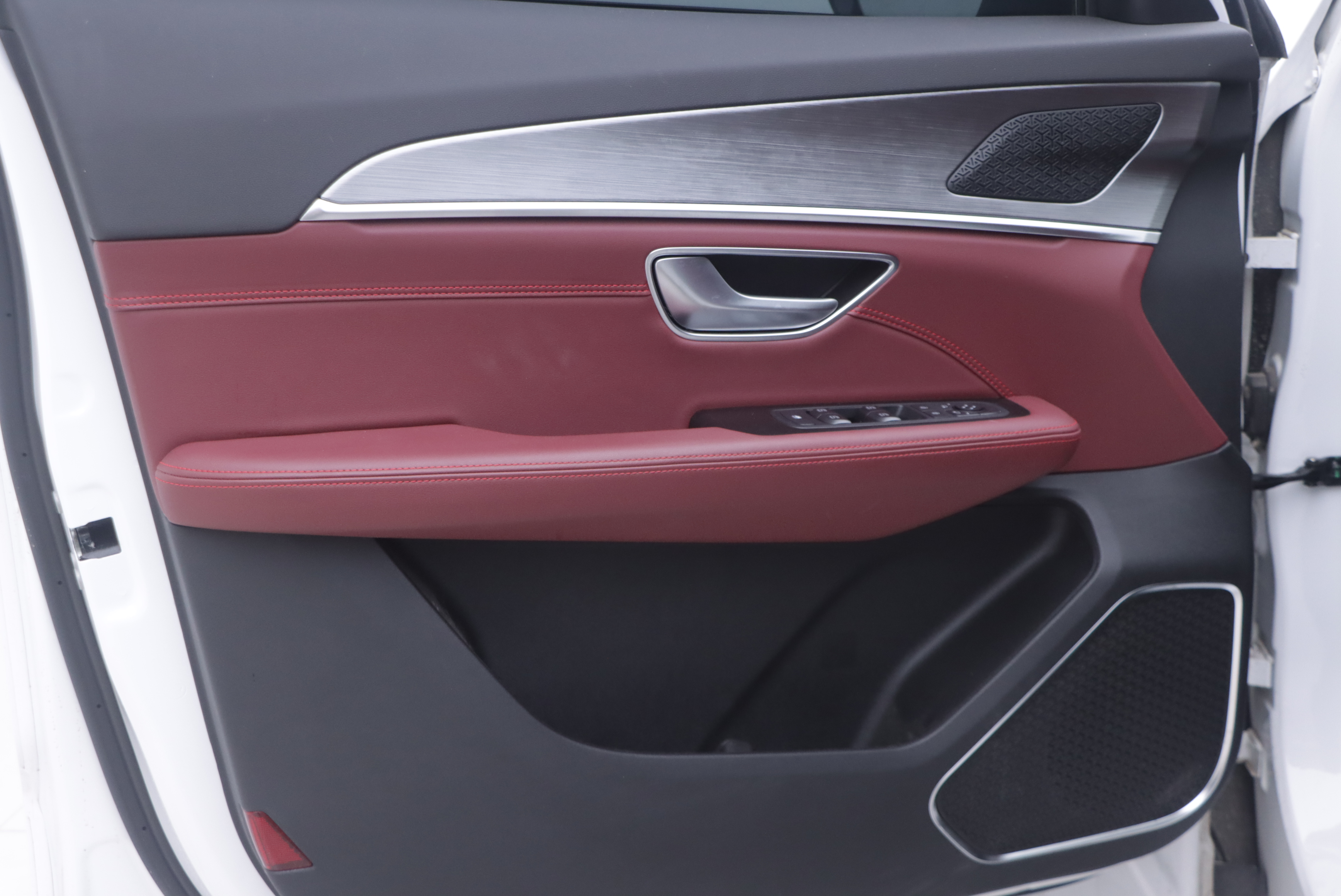X70 PLUS 2025 #5 X70 PLUS 2025 car image #5
