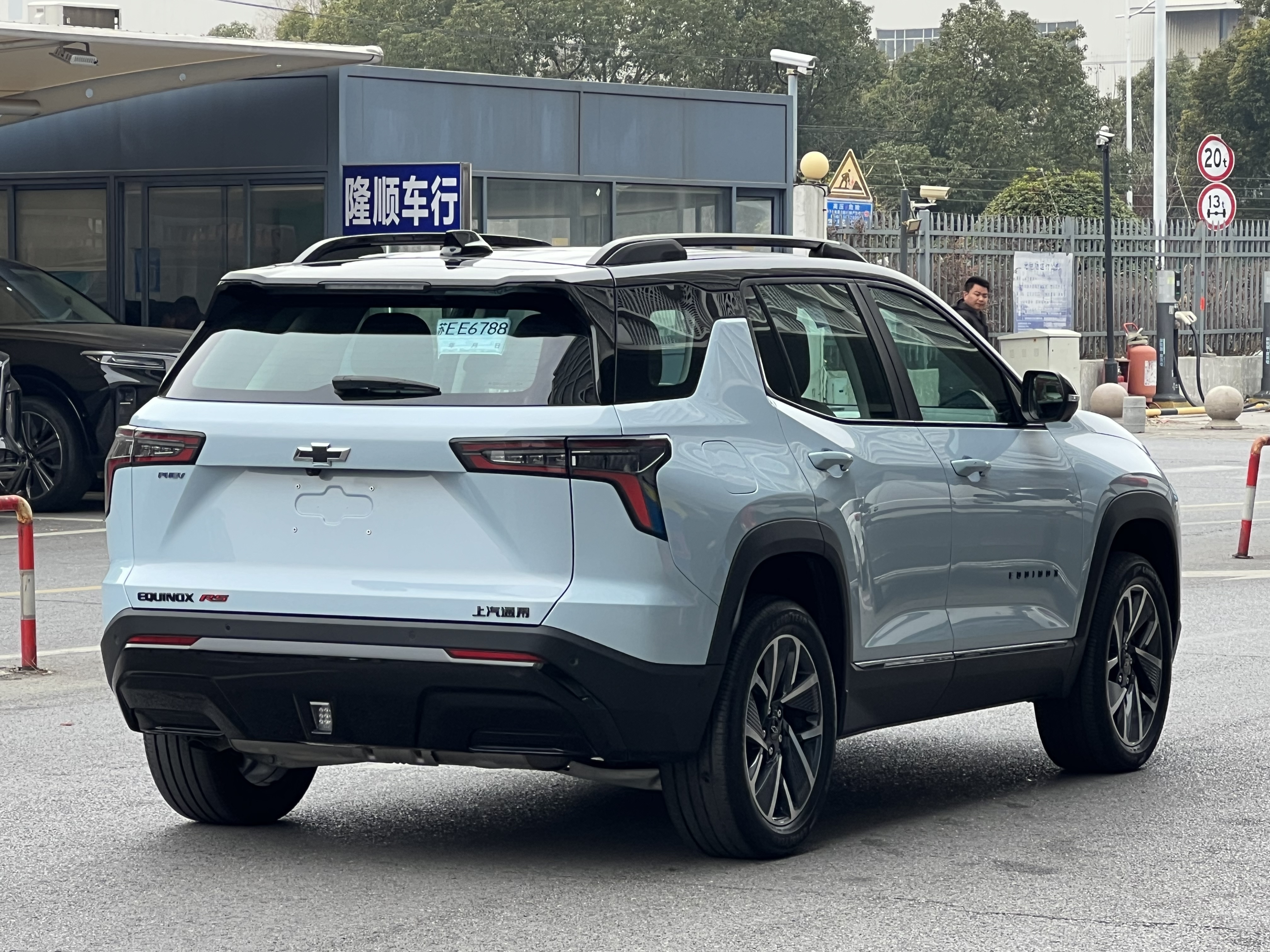 Chevrolet Equinox Plus 2026 #5 Chevrolet Equinox Plus 2026 car image #5