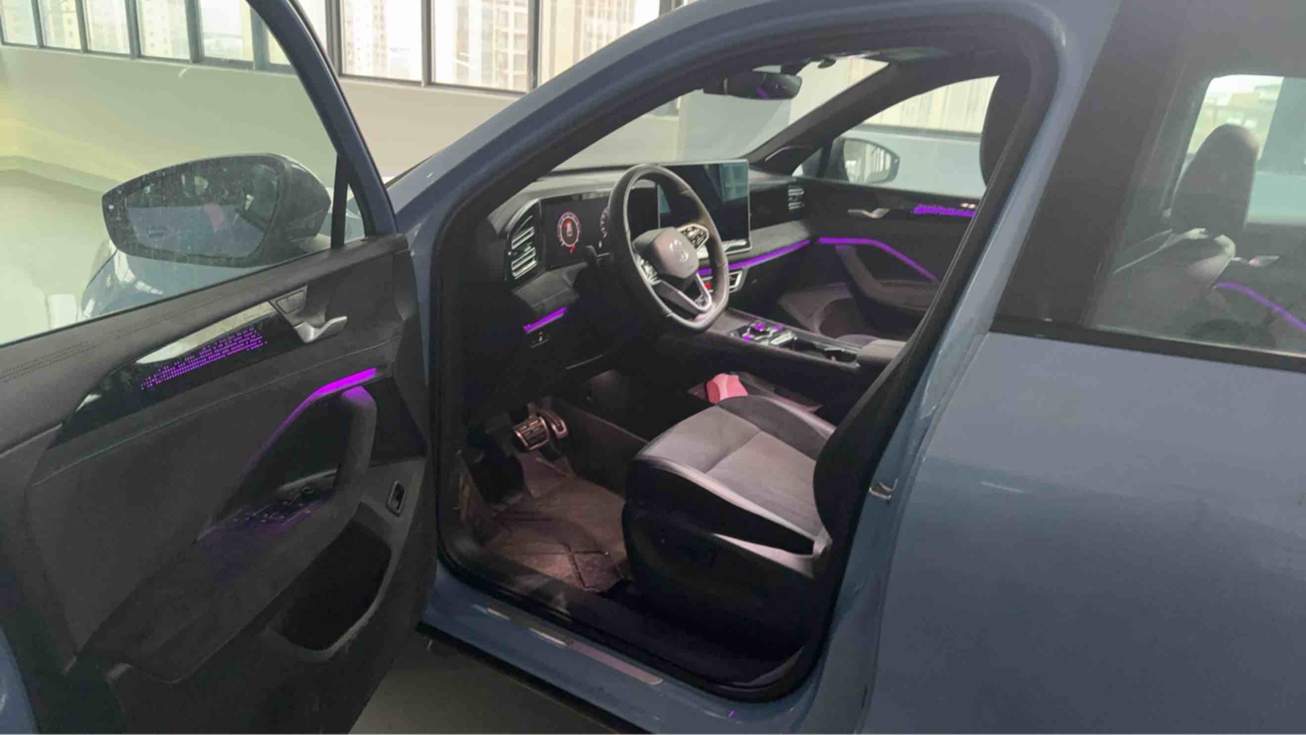 Volkswagen Tiguan L 2024 immagine di auto #5