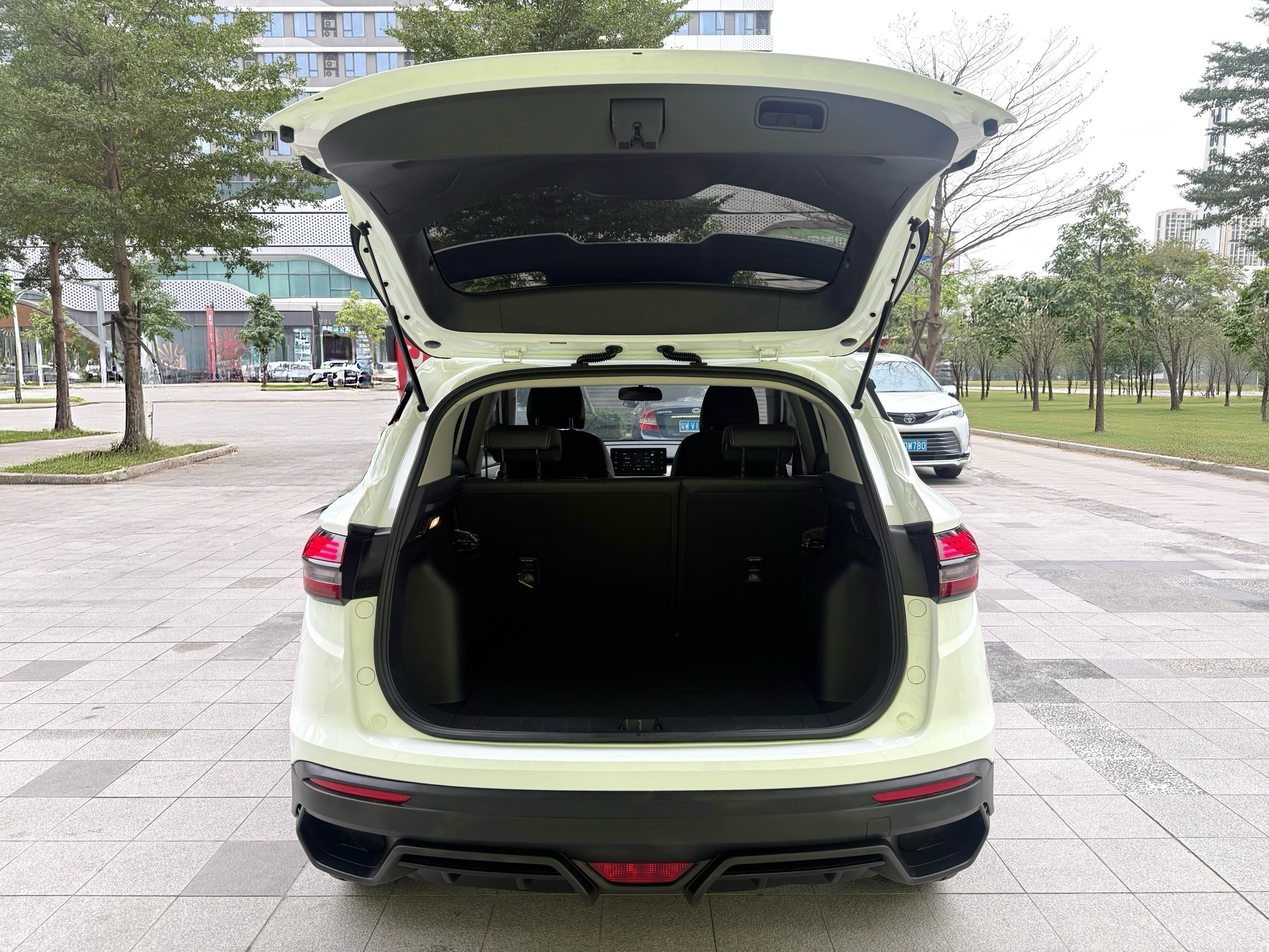 GEELY Coolray 2025 #5 GEELY Coolray 2025 car image #5