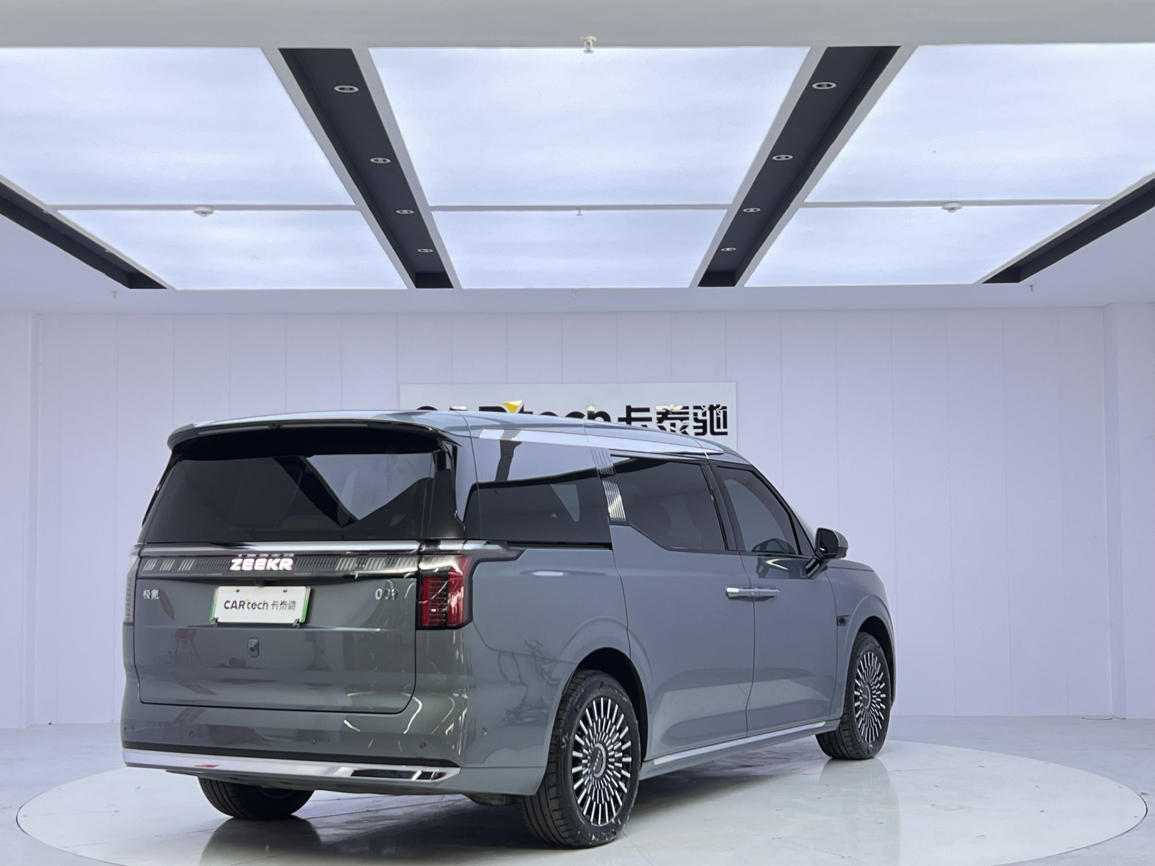 极氪 极氪009 2025 汽车图片 #5