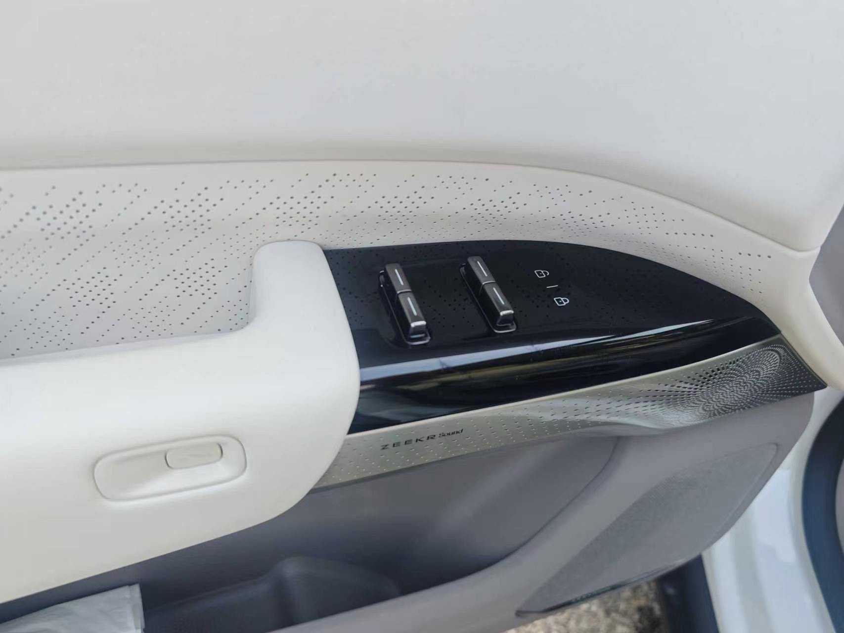 极氪 极氪007 2025 汽车图片 #5