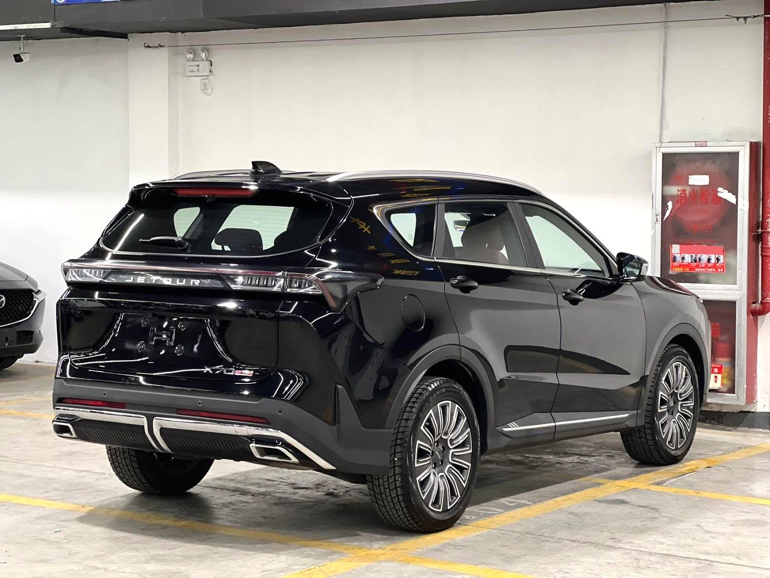 X70 PLUS 2024 car image #5