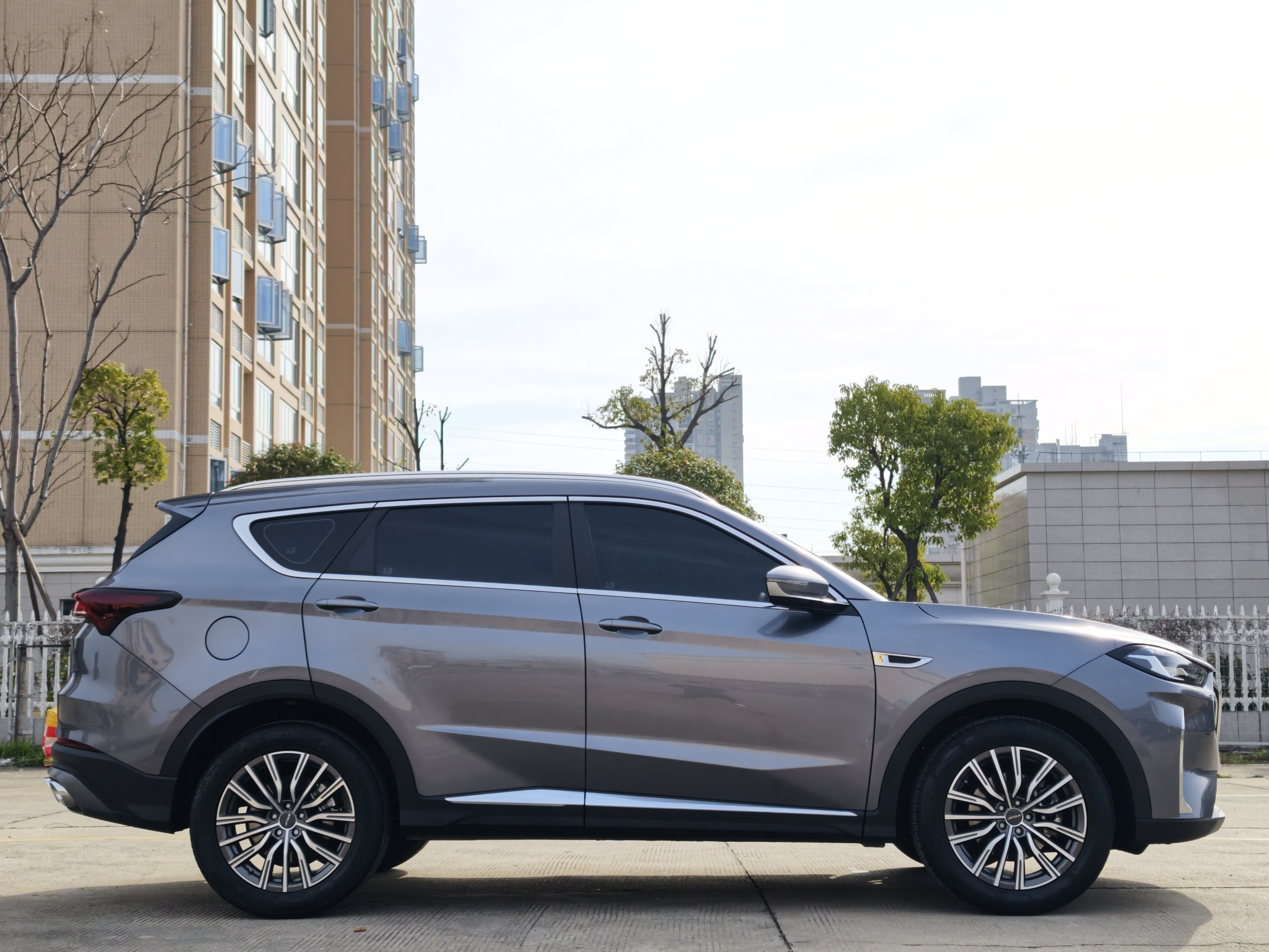 X70 PLUS 2025 car image #5
