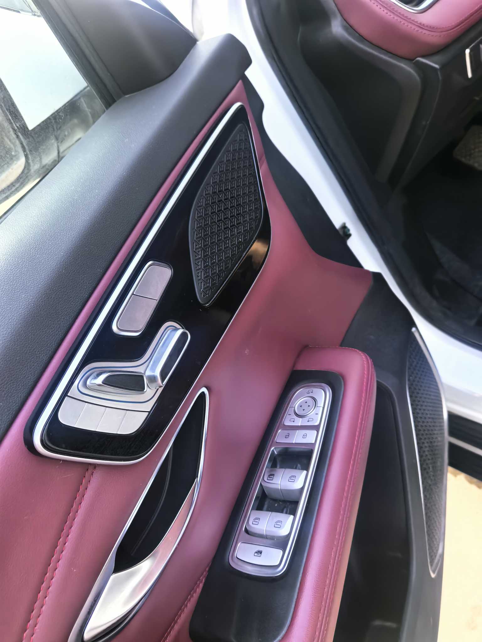 X70 PLUS 2025 #5 X70 PLUS 2025 car image #5