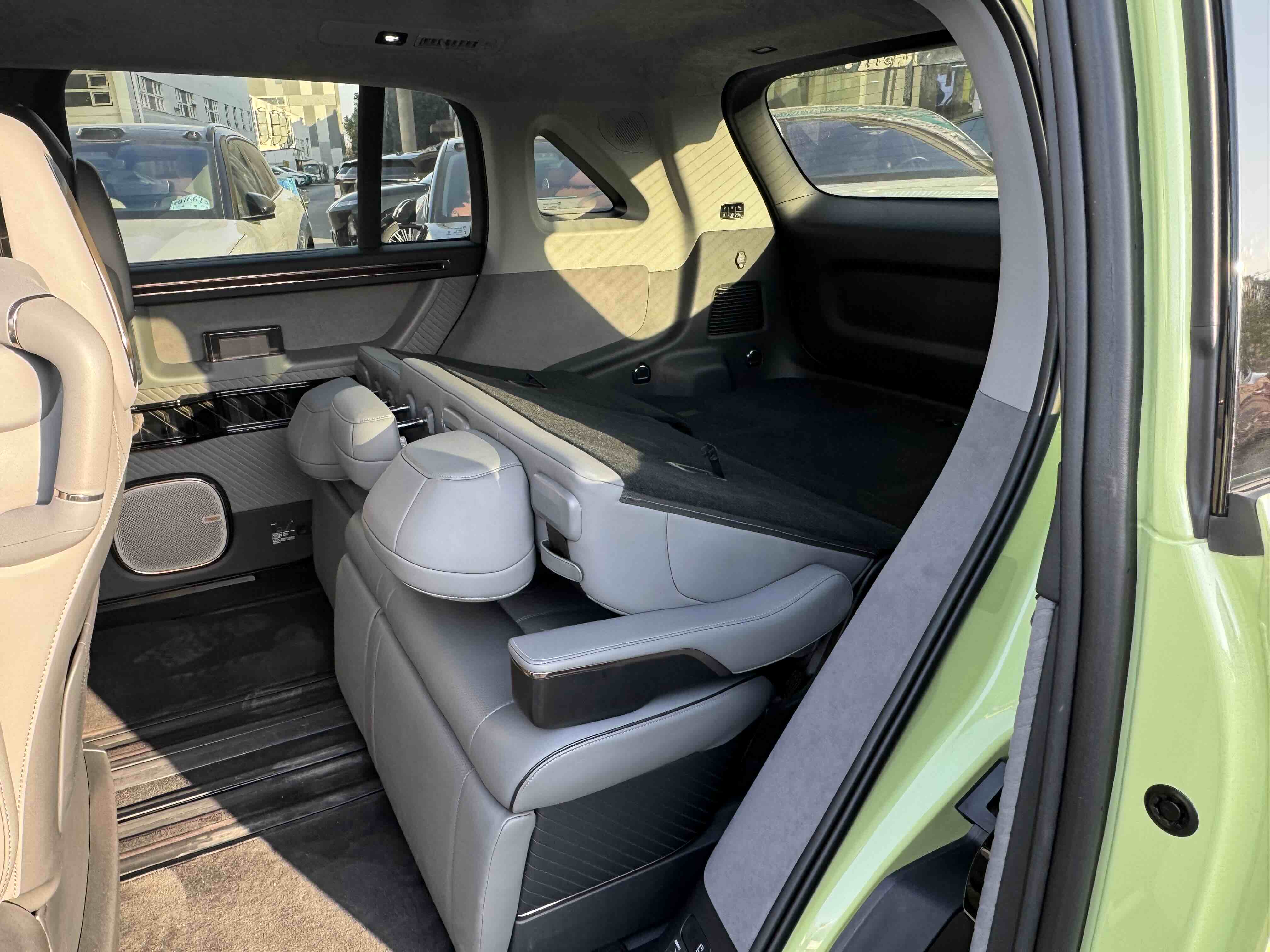 极氪 极氪MIX 2024 汽车图片 #5