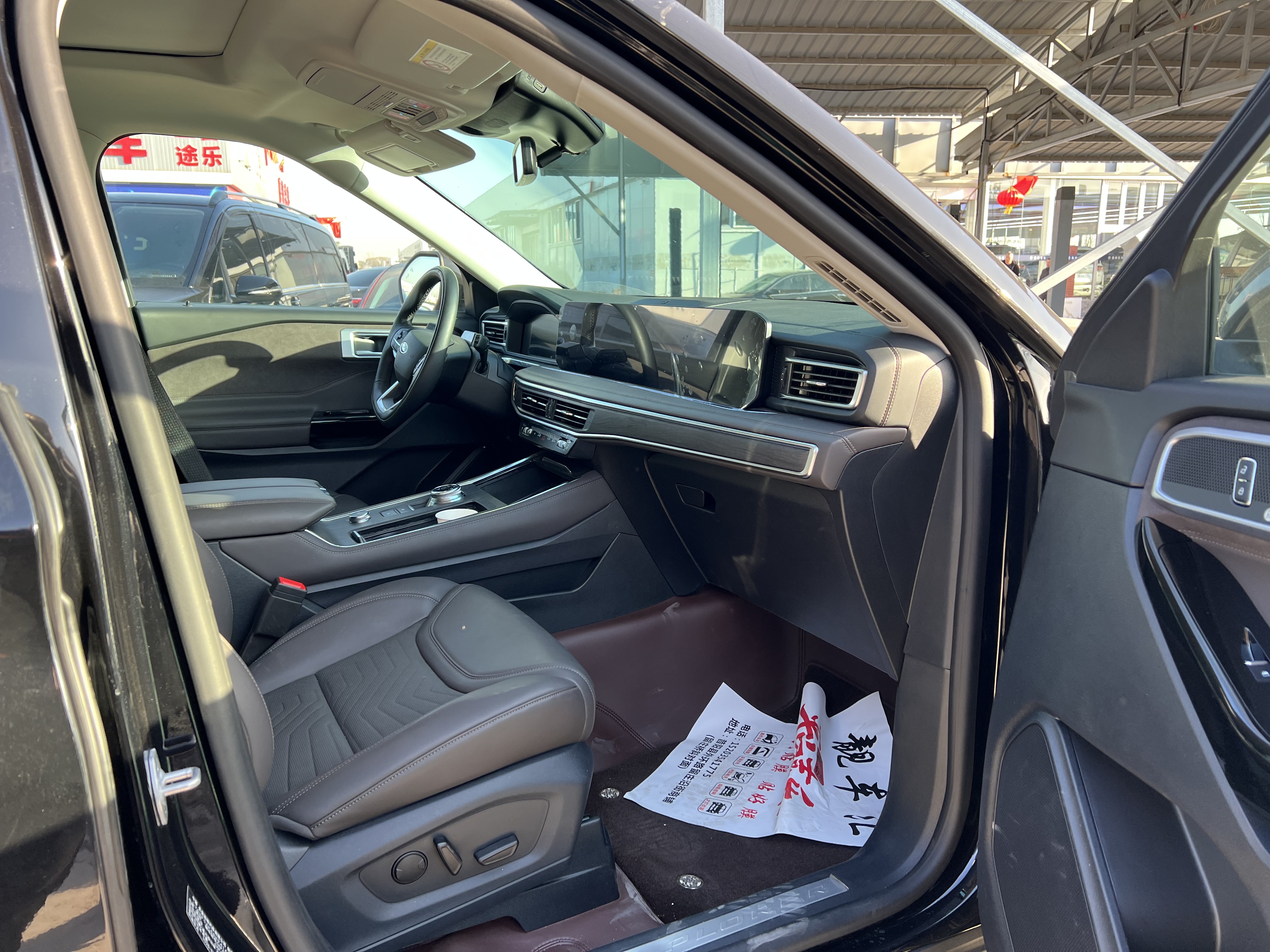 Ford Explorer 2025 car image #5