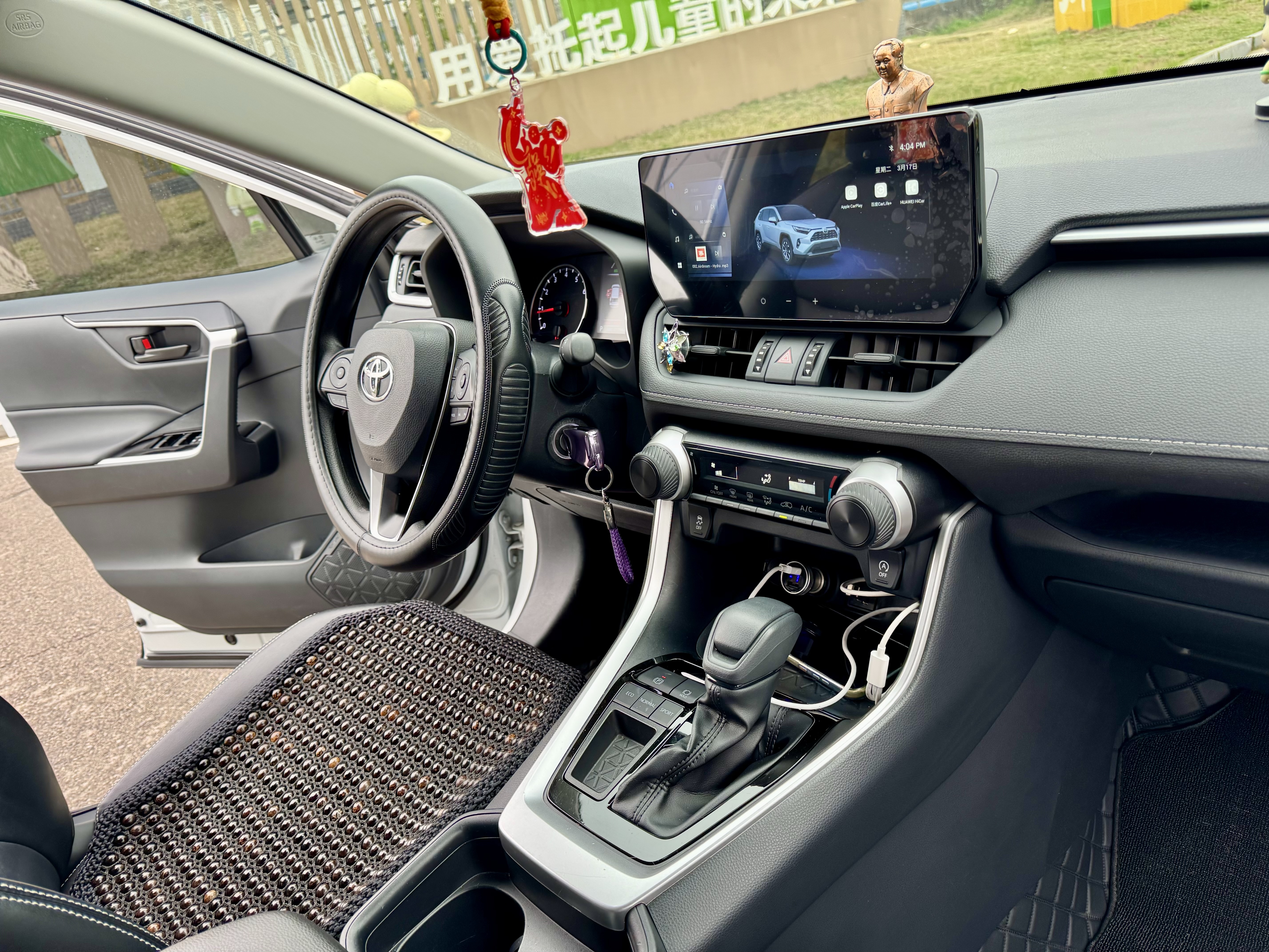 Toyota RAV4 2024 car image #5