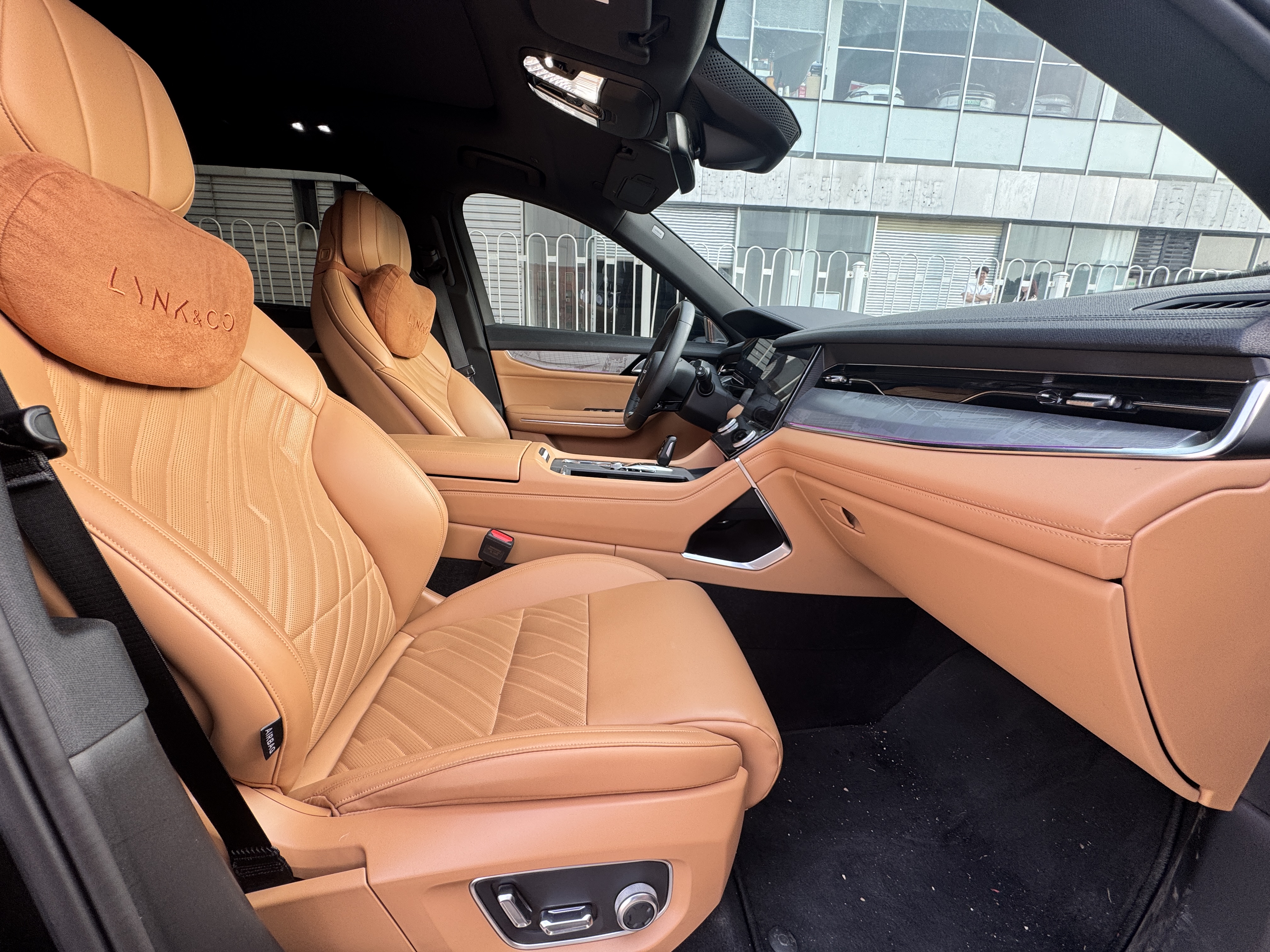 Lynk & Co 09 2025 car image #5