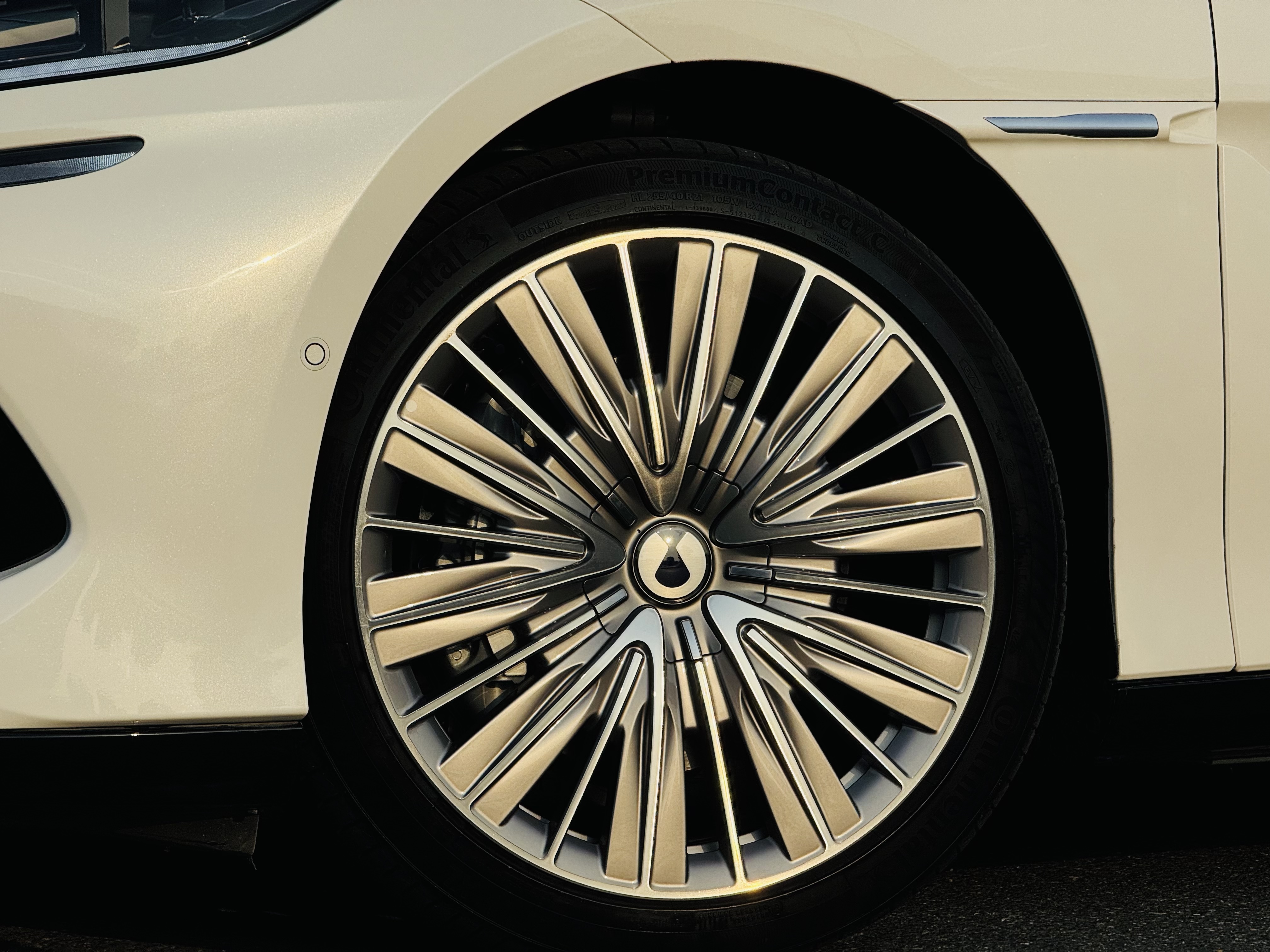 Denza Z9 2025 car image #5