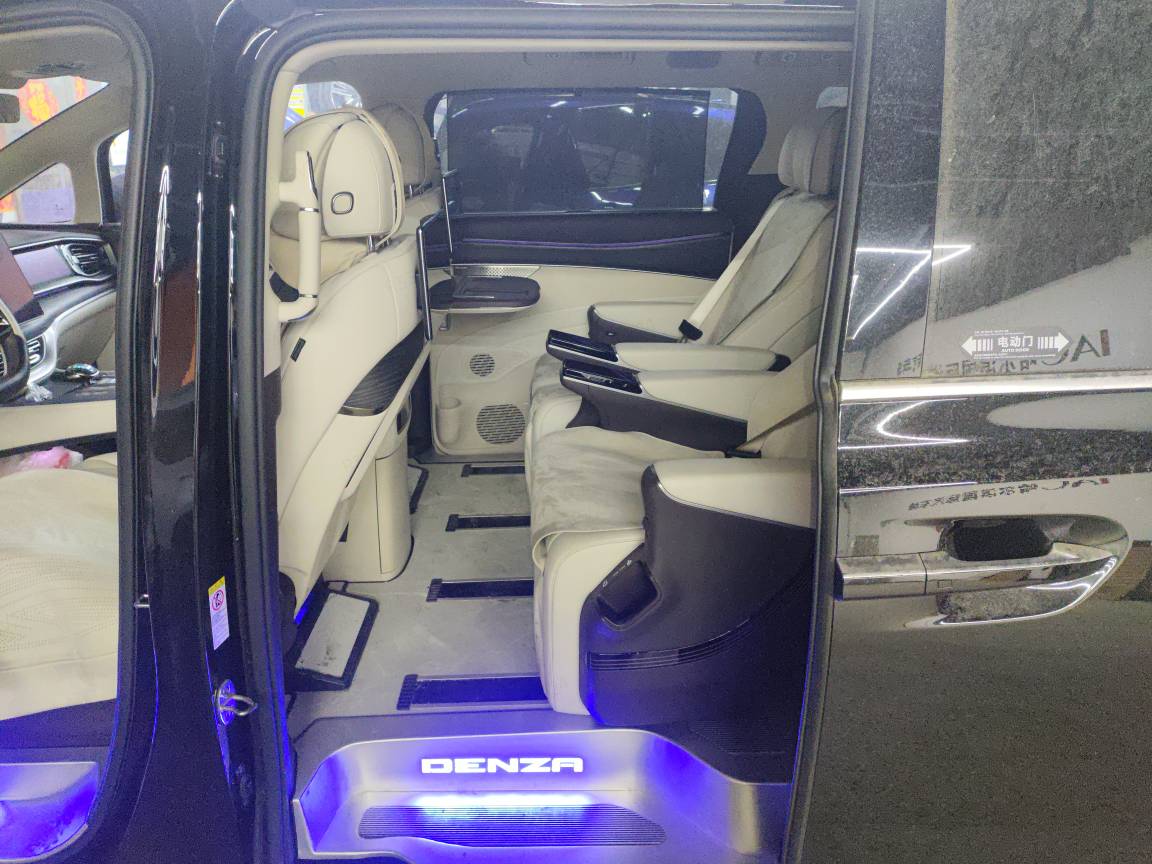 Denza D9 2025 صورة سيارة #5