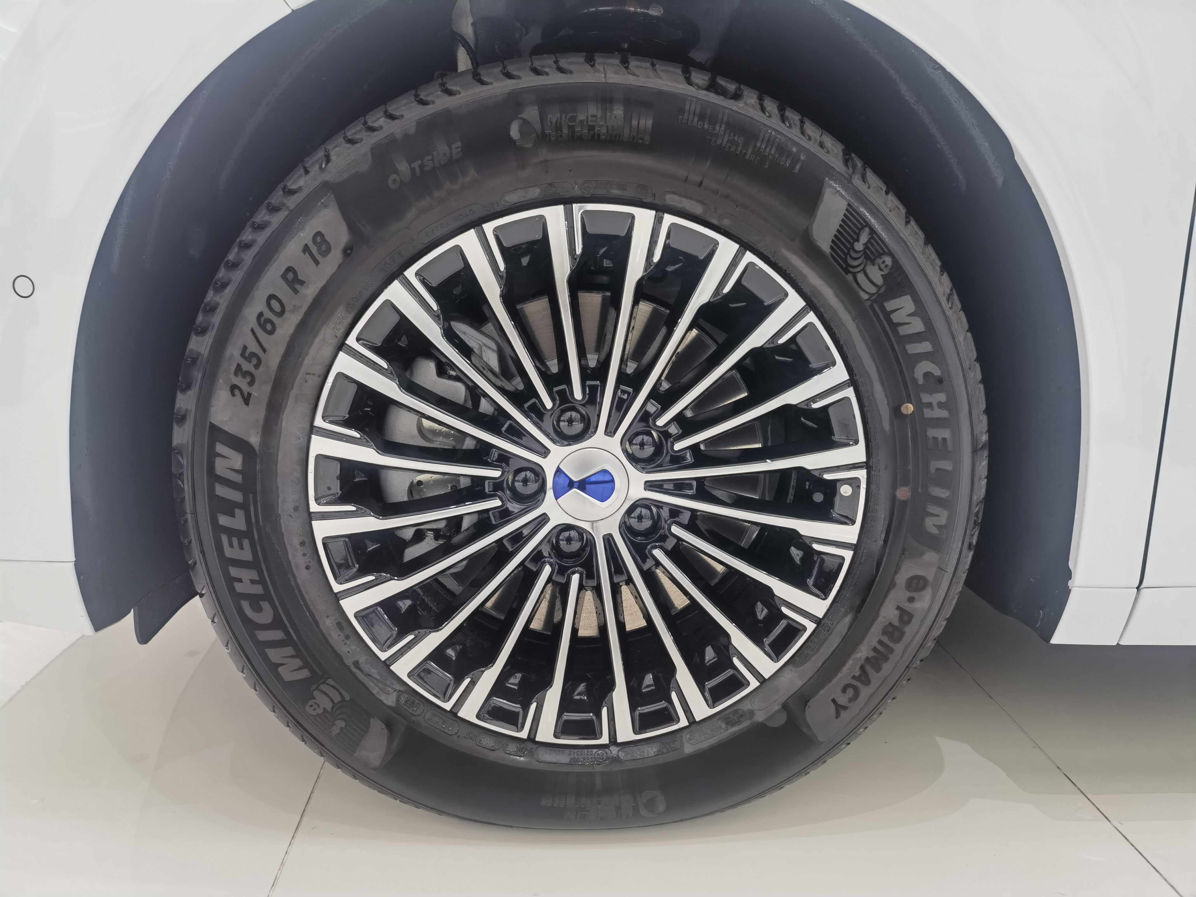 Denza D9 2025 imagen de coche #5