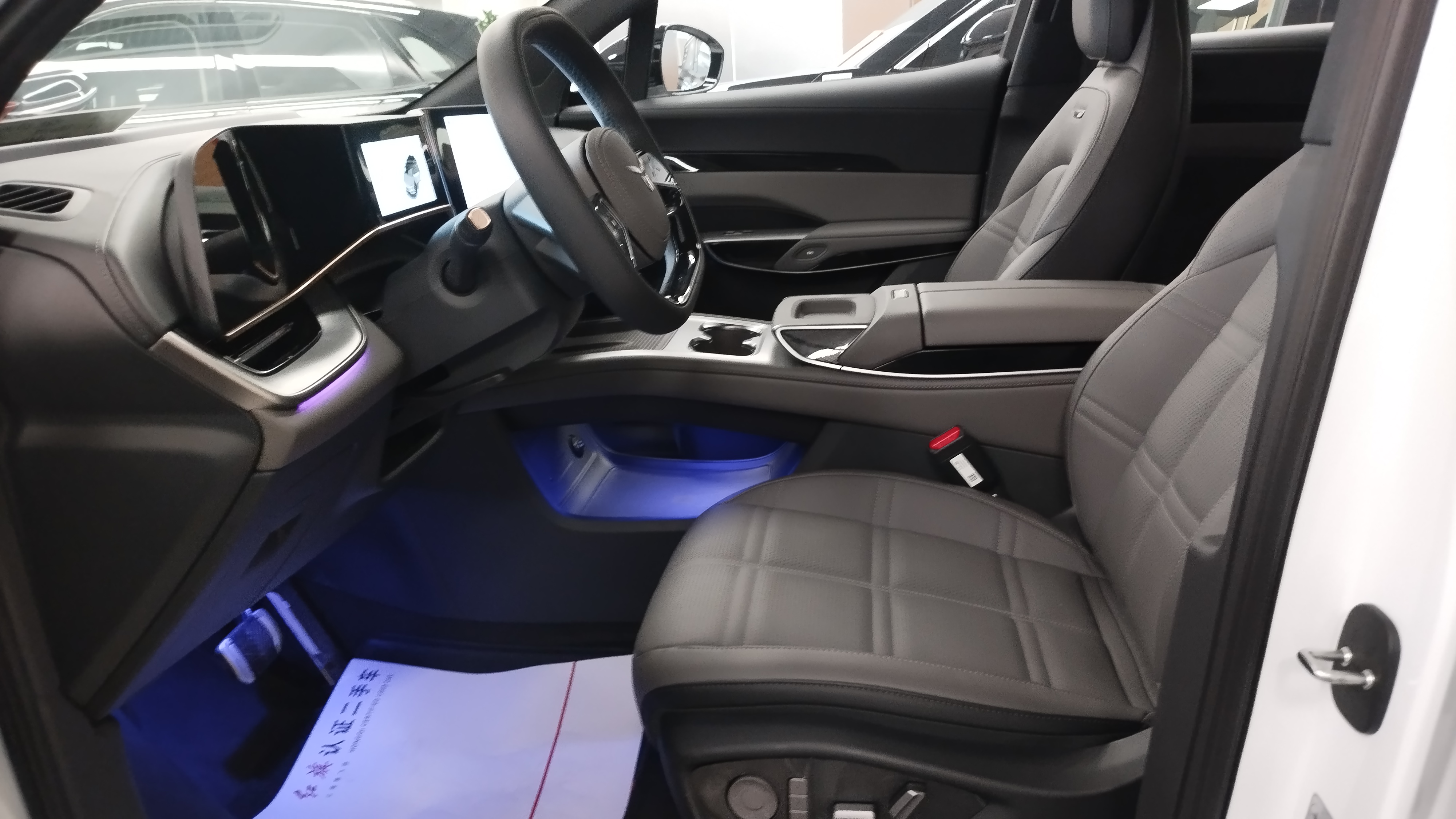 HongQi TianGong 08 2025 #5 HongQi TianGong 08 2025 car image #5