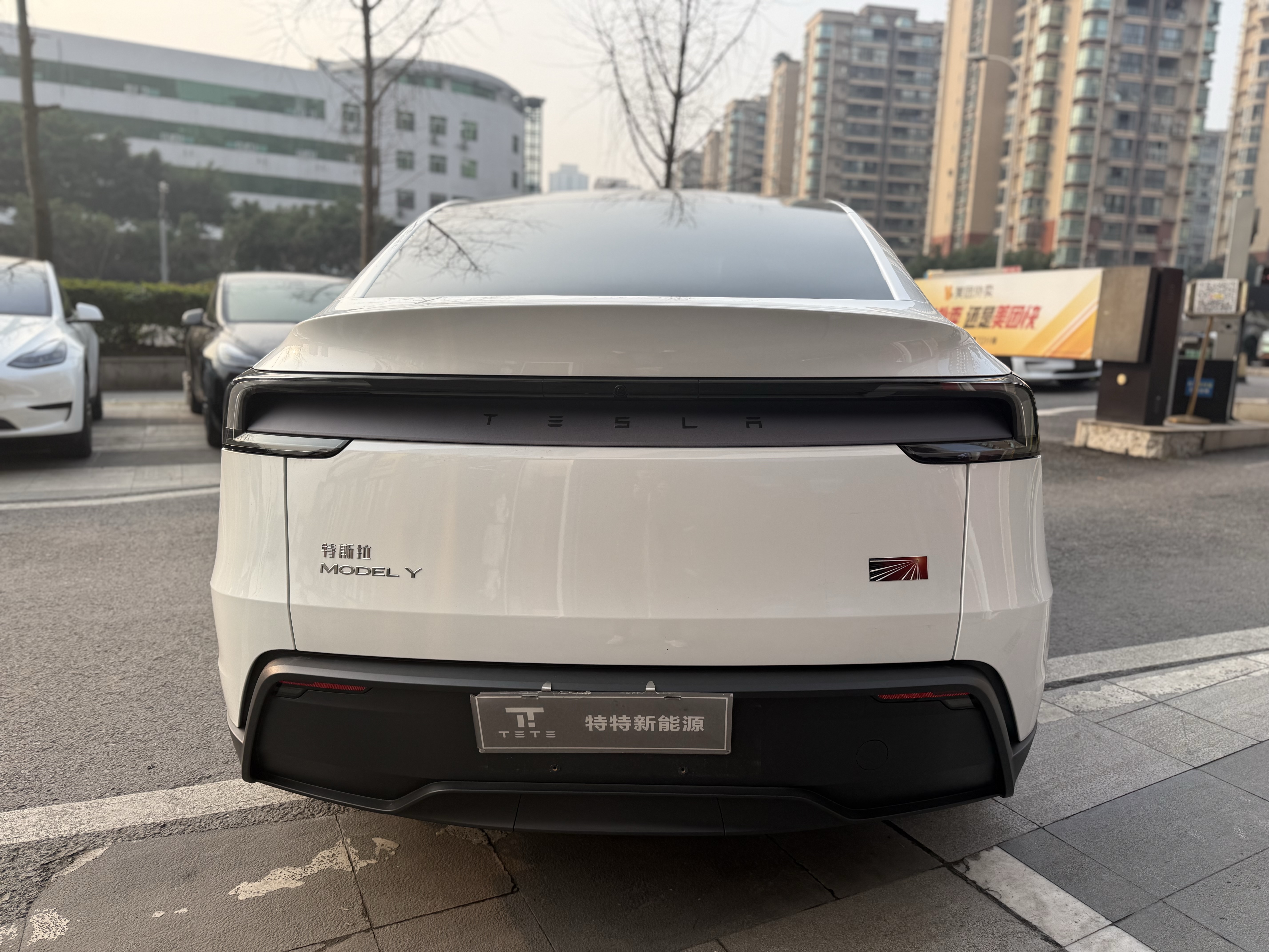 Tesla Model Y 2025 #5 Tesla Model Y 2025 car image #5