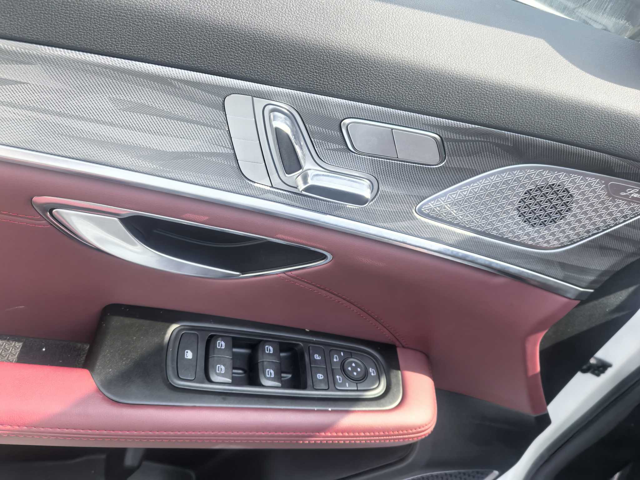 X70 PLUS 2025 car image #5