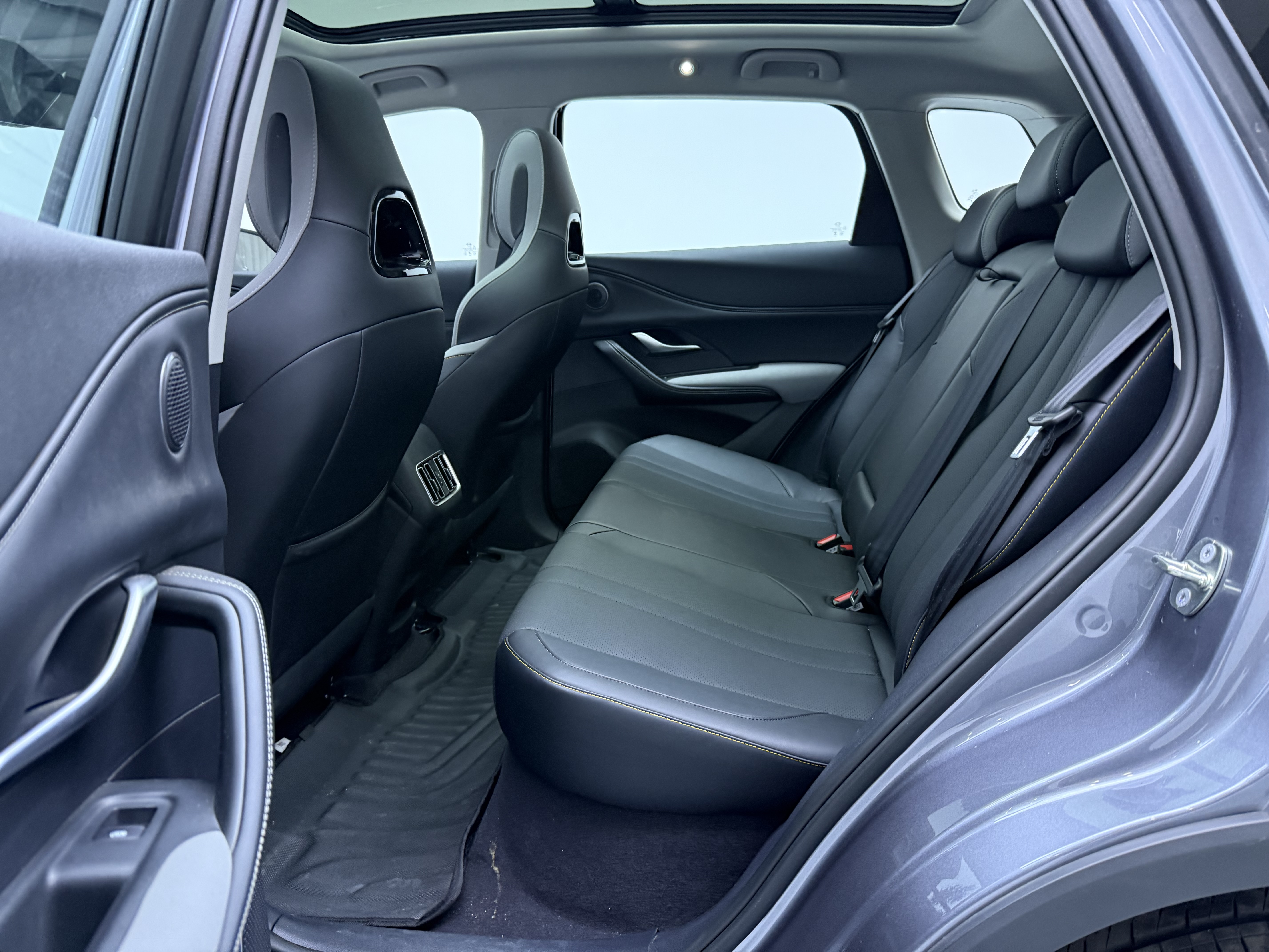 BYD Sea Lion 05 DM-i 2025 car image #5