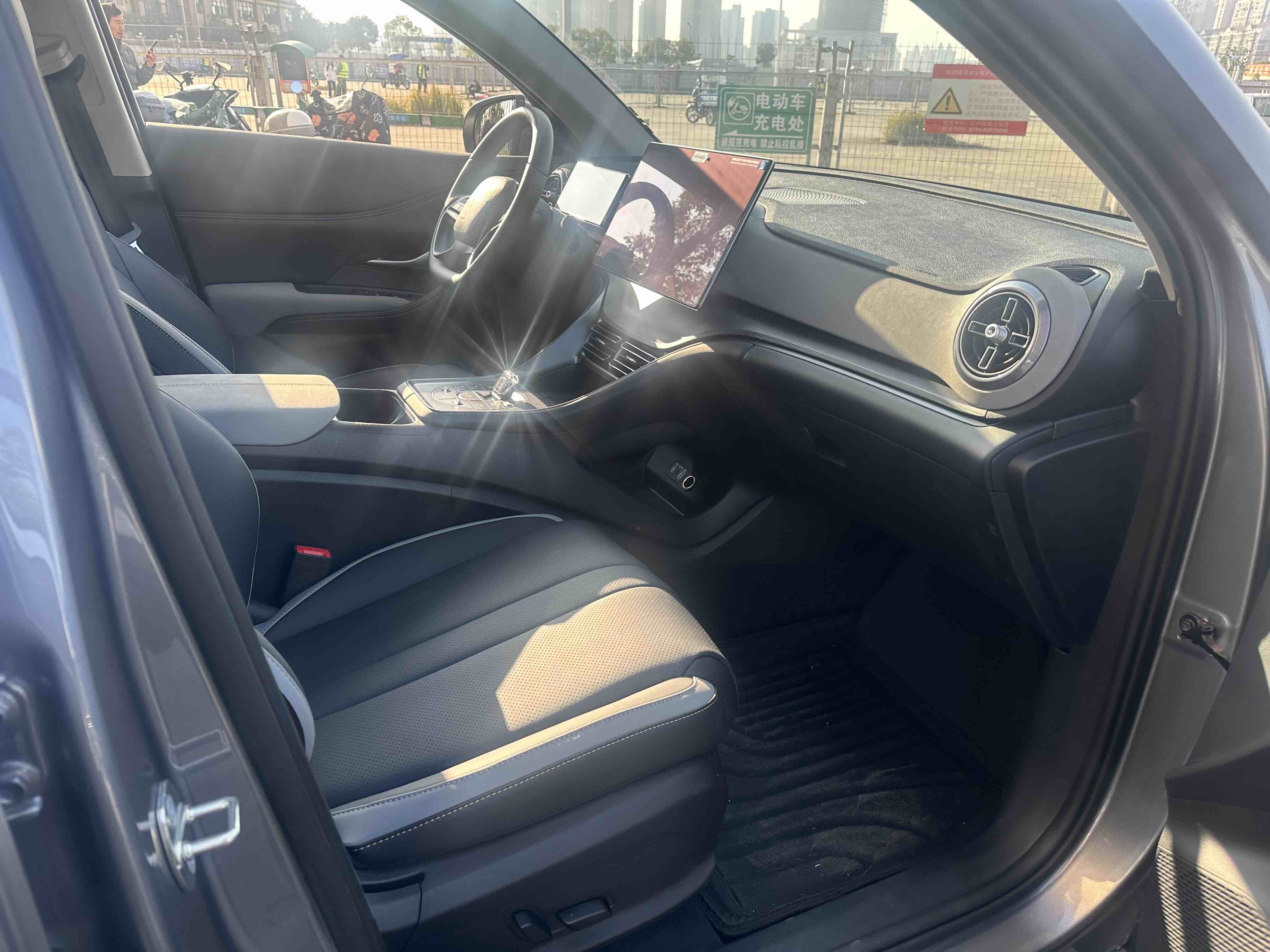 BYD Sea Lion 05 DM-i 2025 #5 BYD Sea Lion 05 DM-i 2025 car image #5