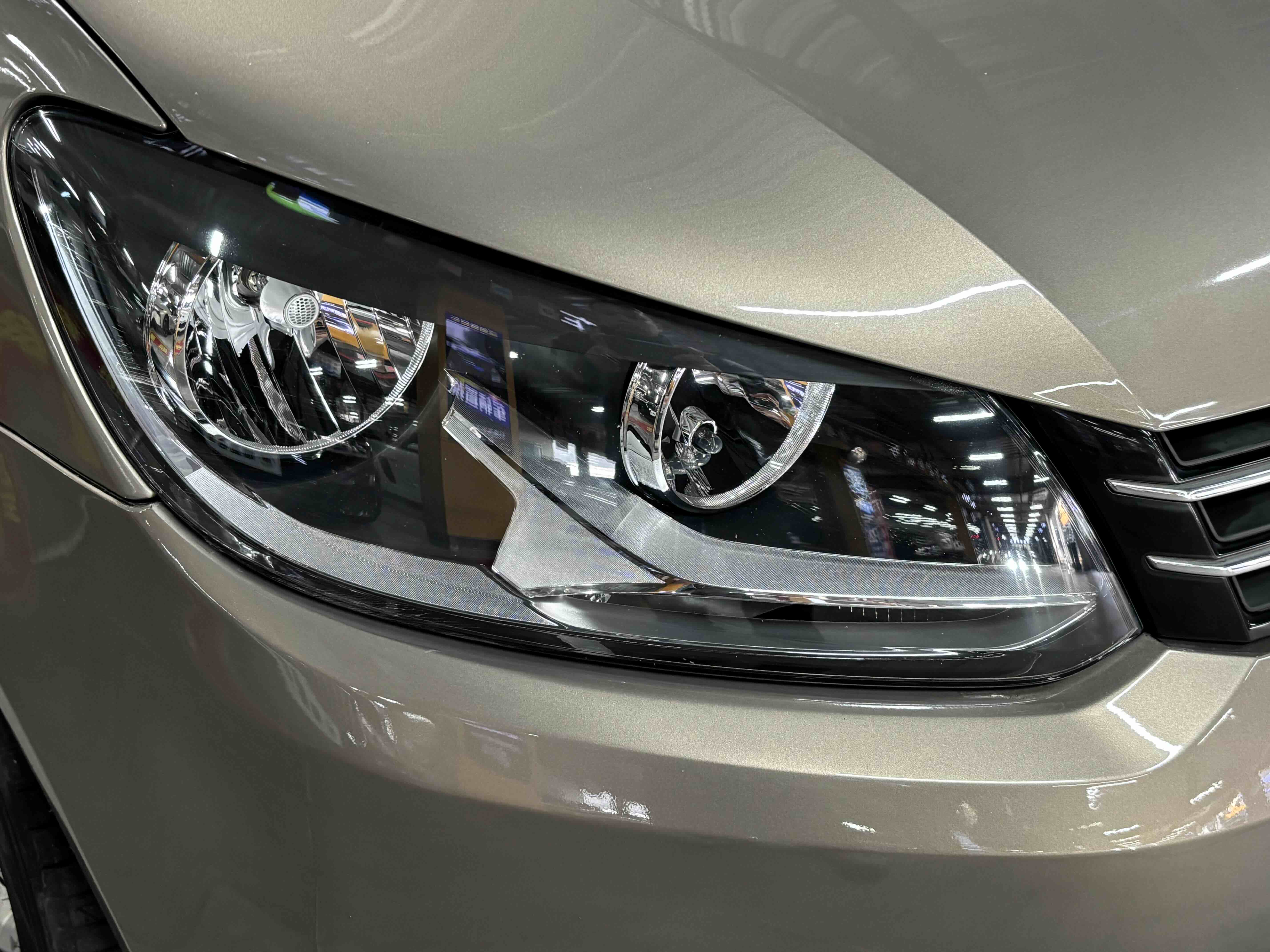 Volkswagen Touran 2016 car image #5