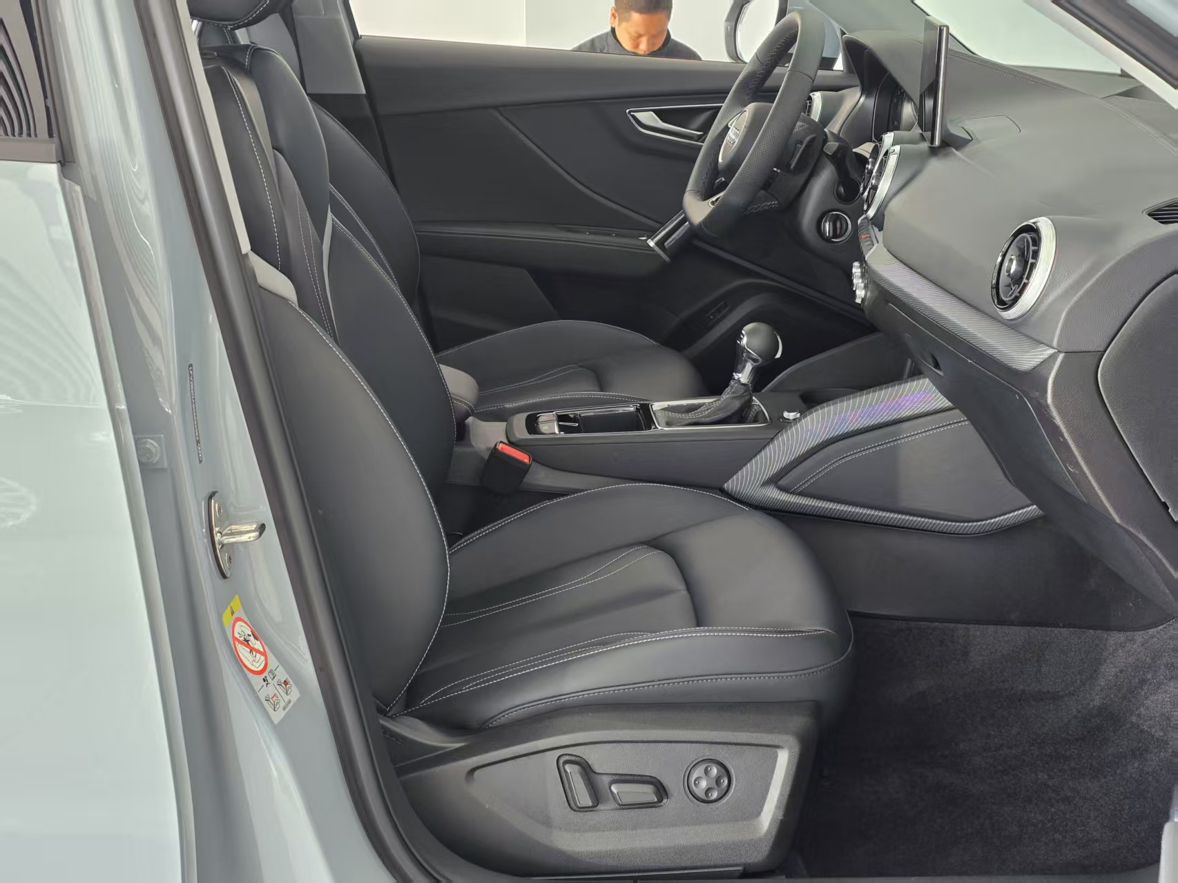 Audi Q2L 2025 car image #5