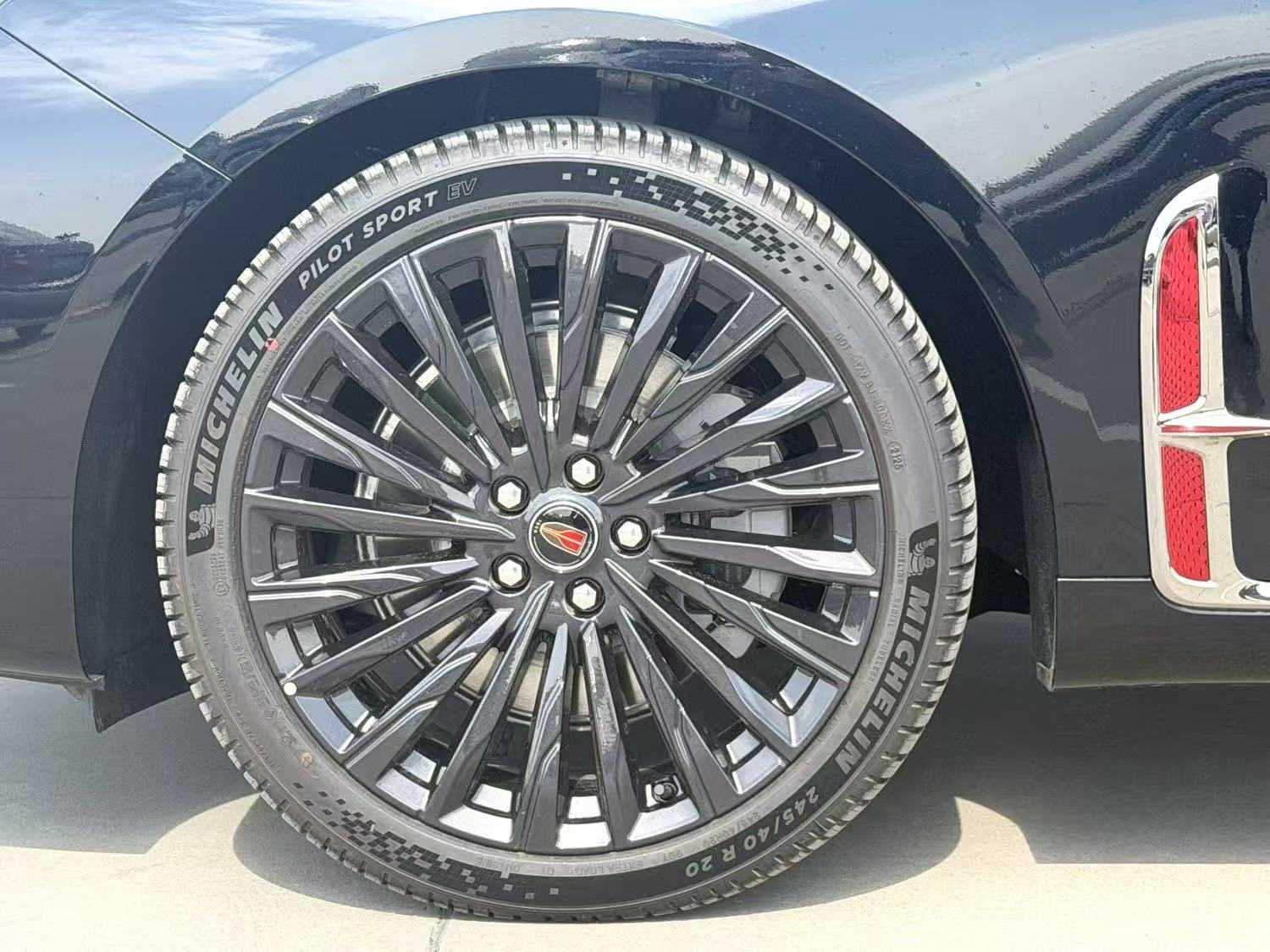 HongQi H9 2026 car image #5