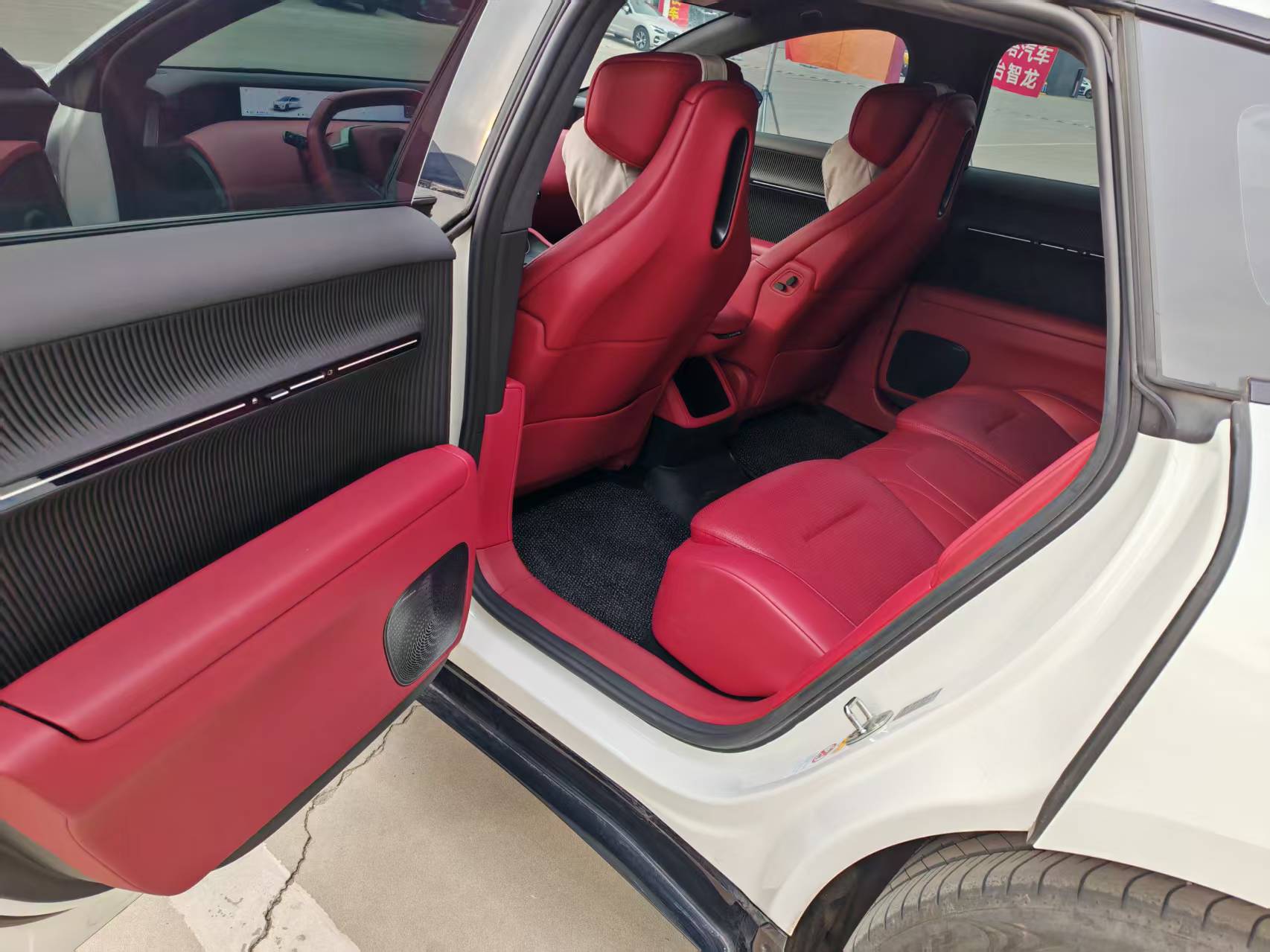 Avatr 12 2025 car image #5
