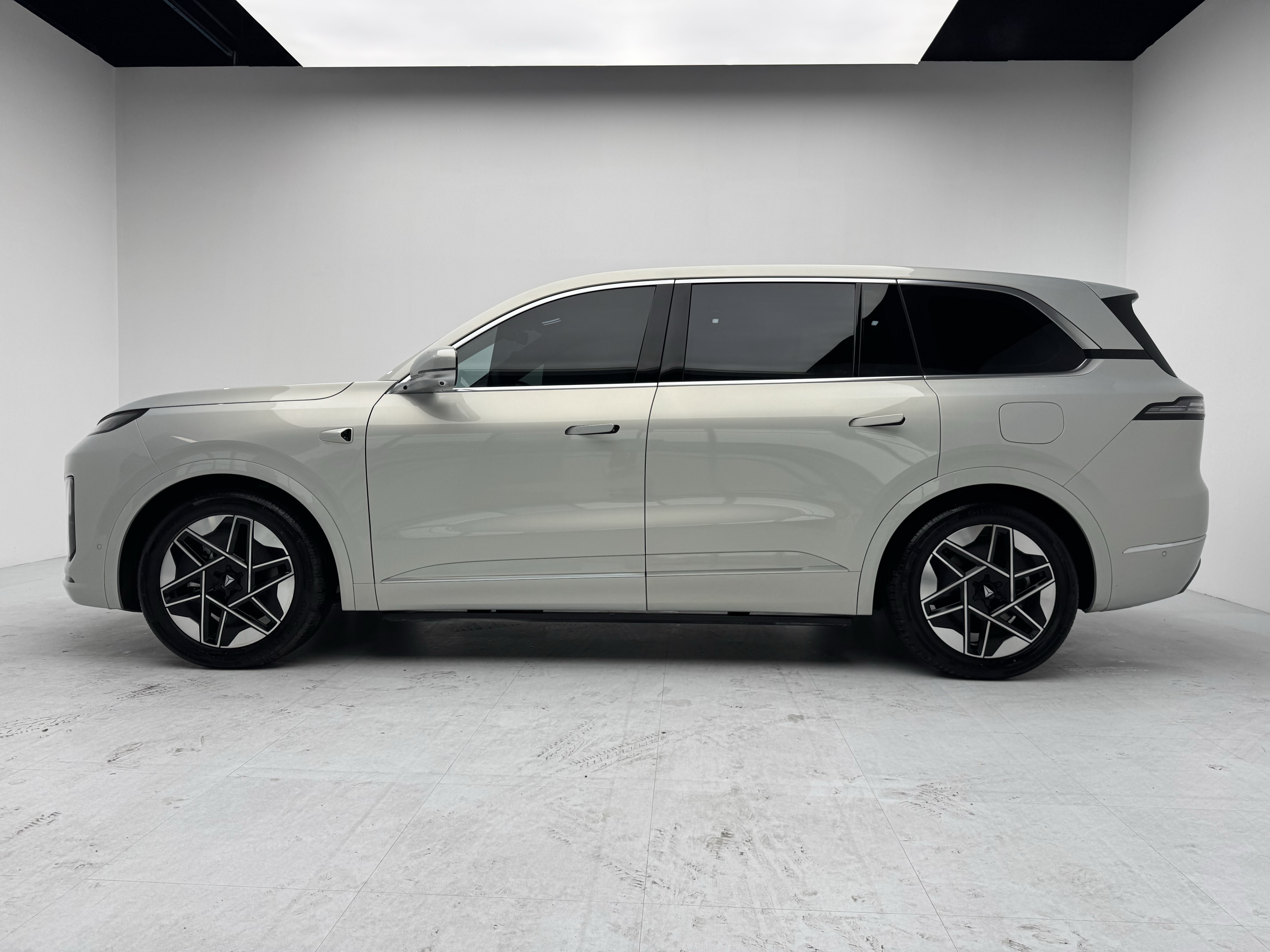 Deepal S09 2025 car image #5