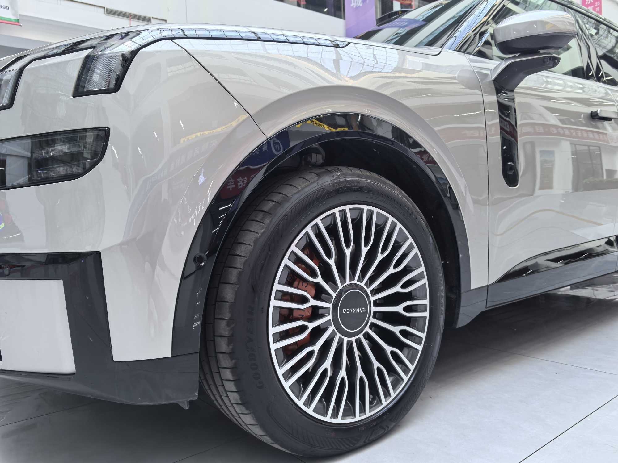 Lynk & Co 900 2025 car image #5