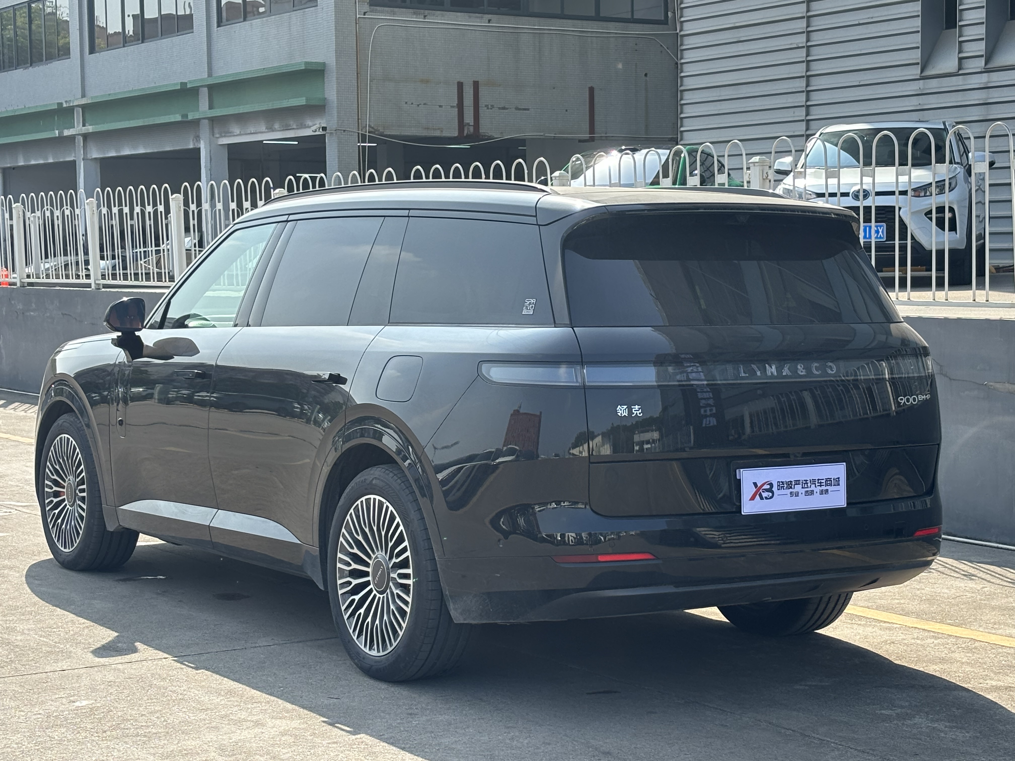 Lynk & Co 900 2025 car image #5