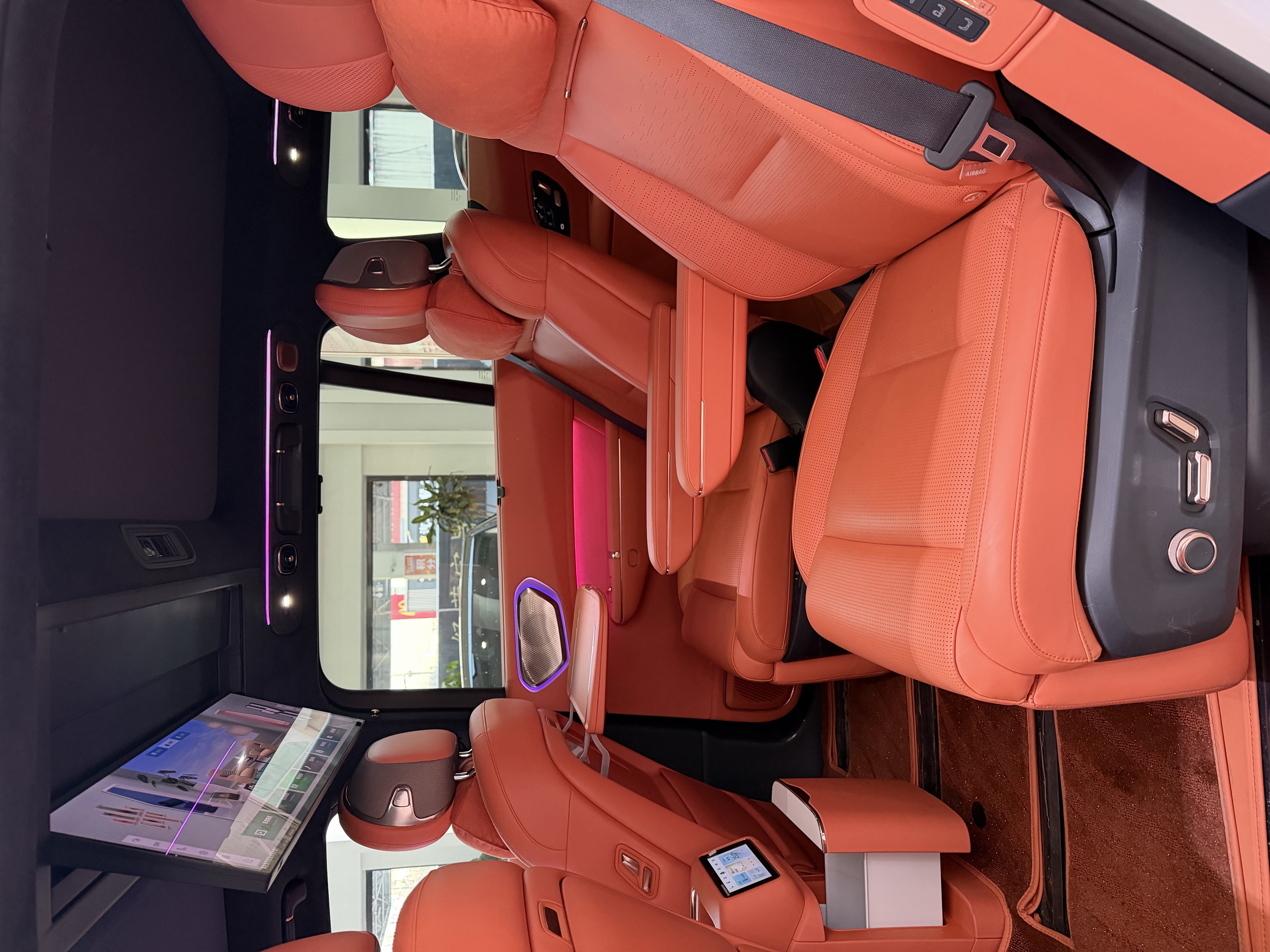 Lynk & Co 900 2025 car image #5