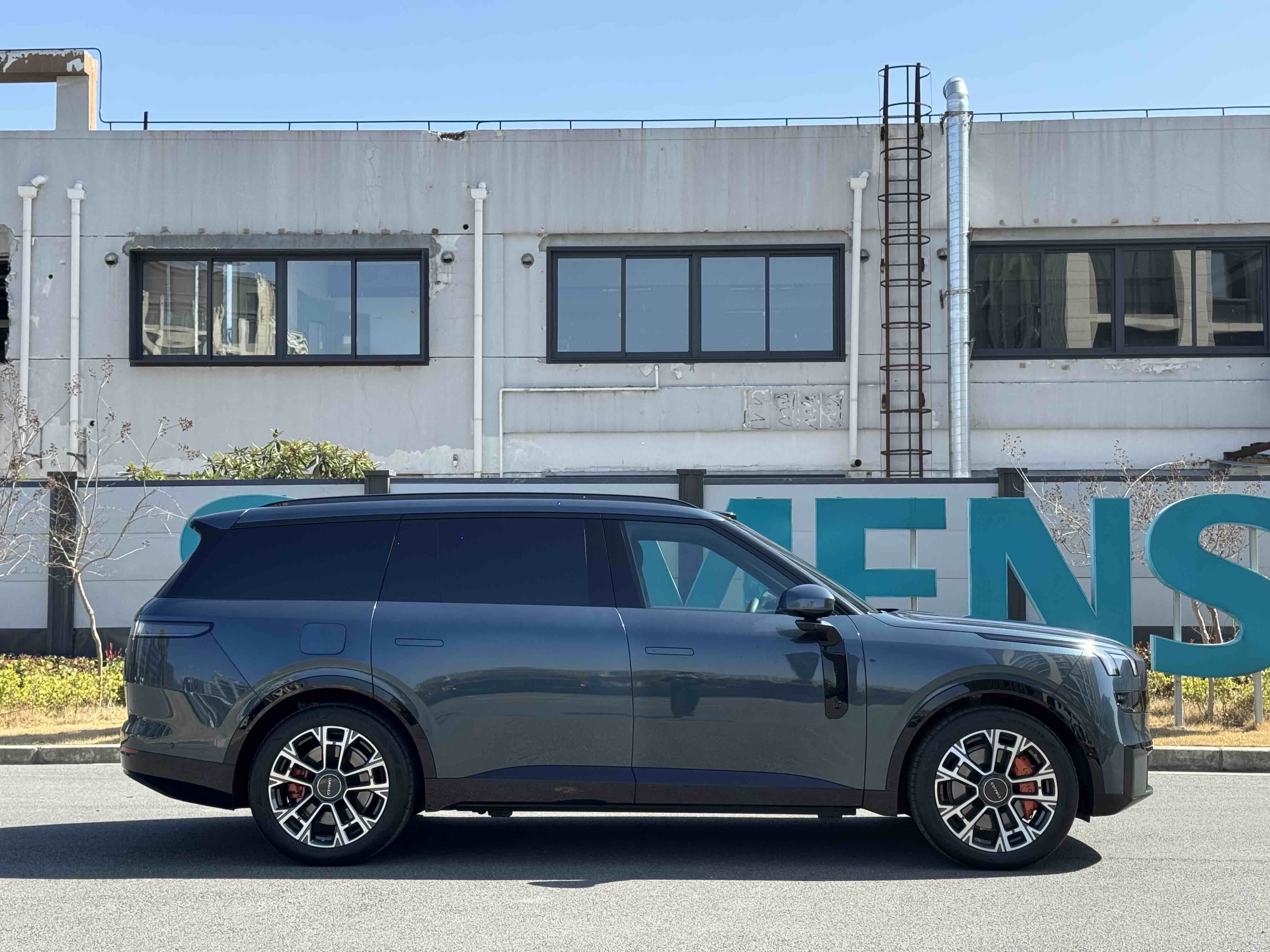 Lynk & Co 900 2025 car image #5