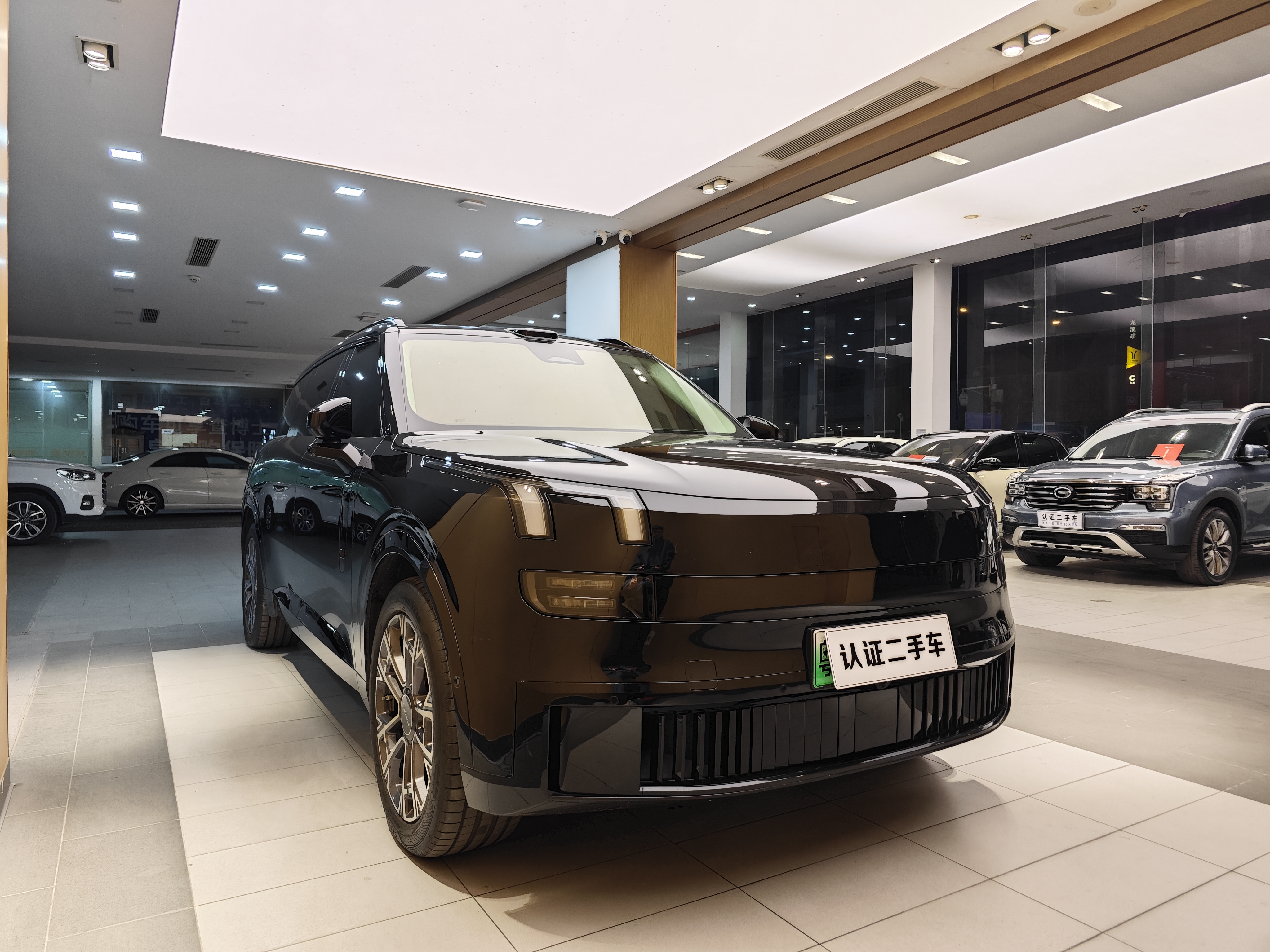 Lynk & Co 900 2025 car image #5