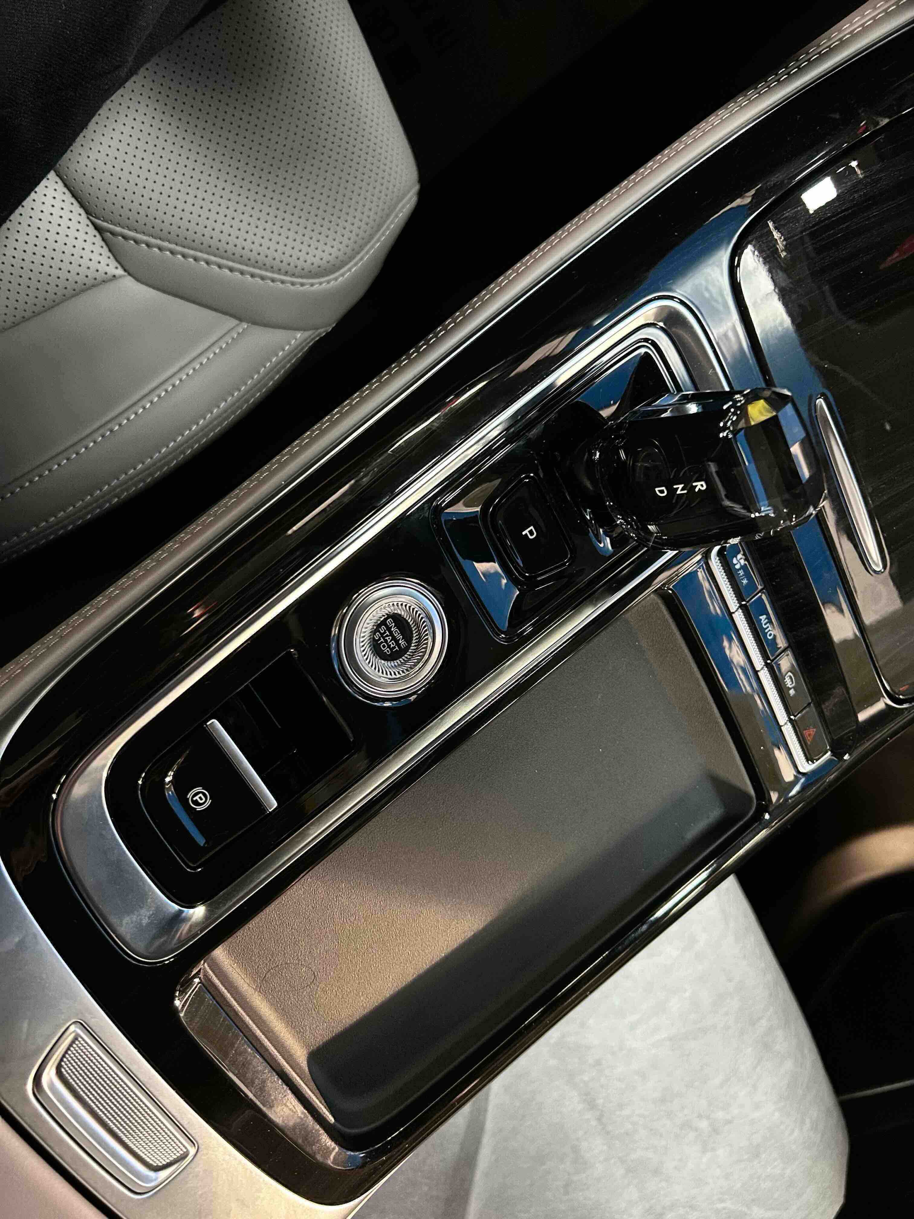 GEELY Boyue L 2026 car image #5