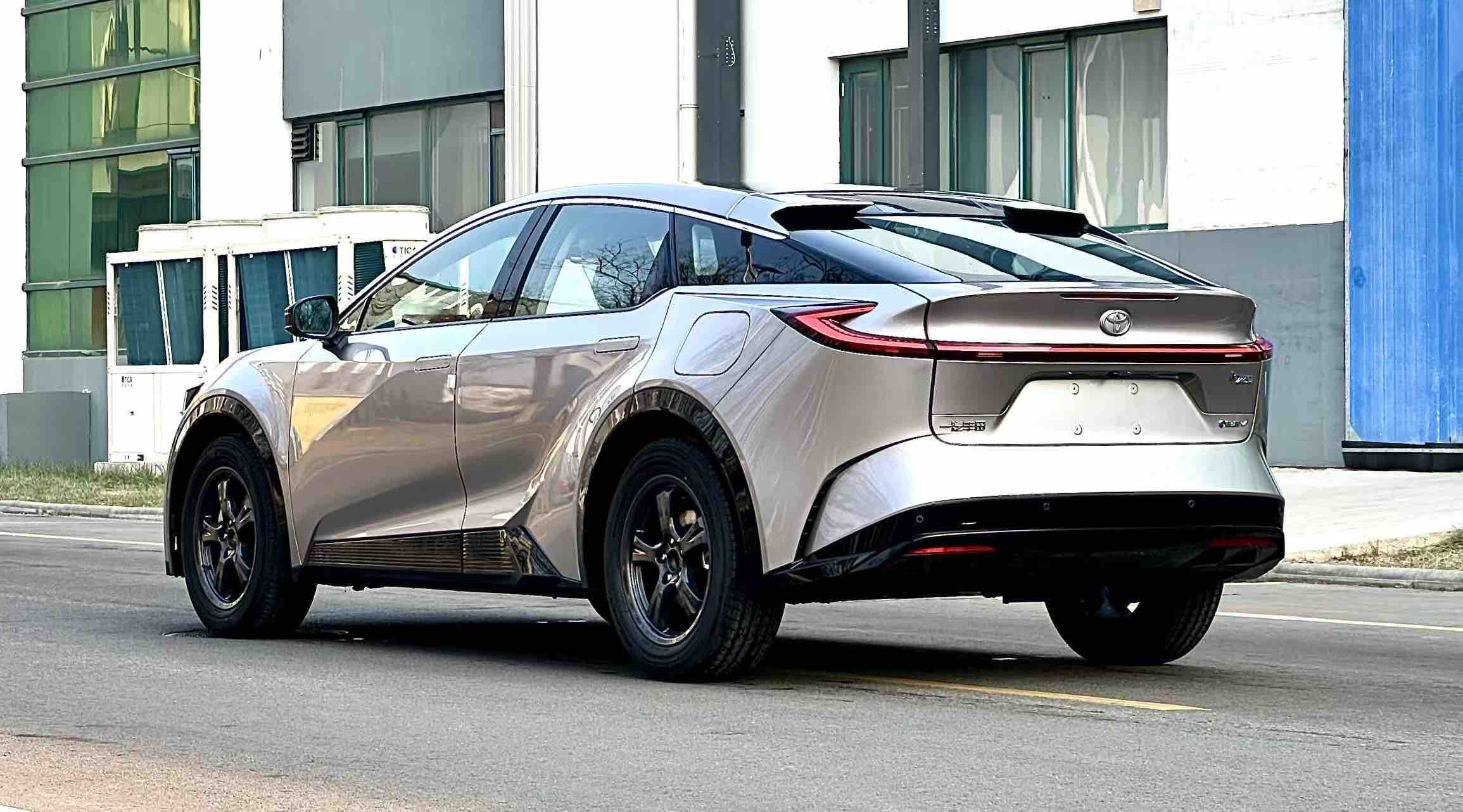Toyota bZ5 2025 car image #5