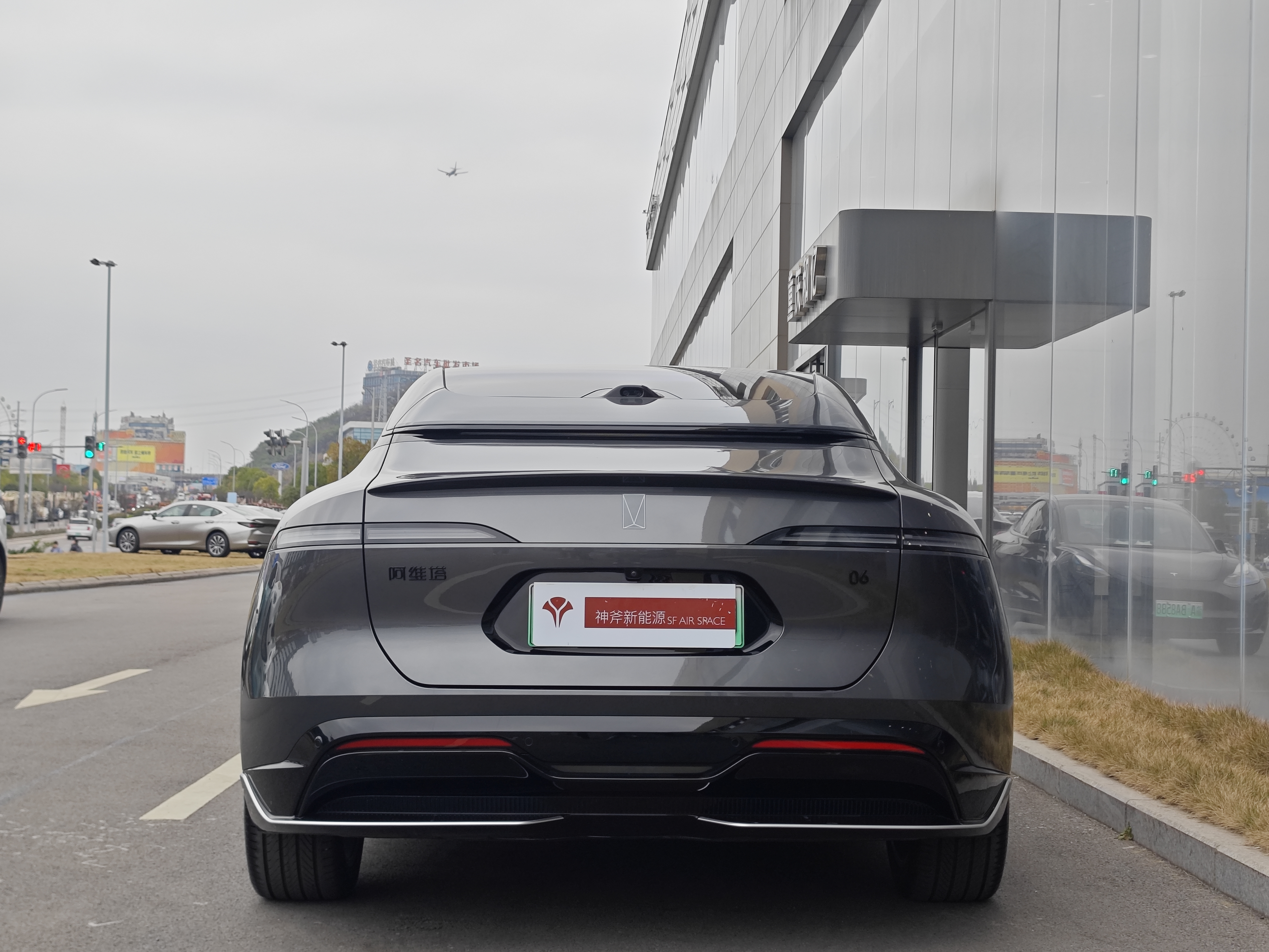 Avatr 06 2025 car image #5