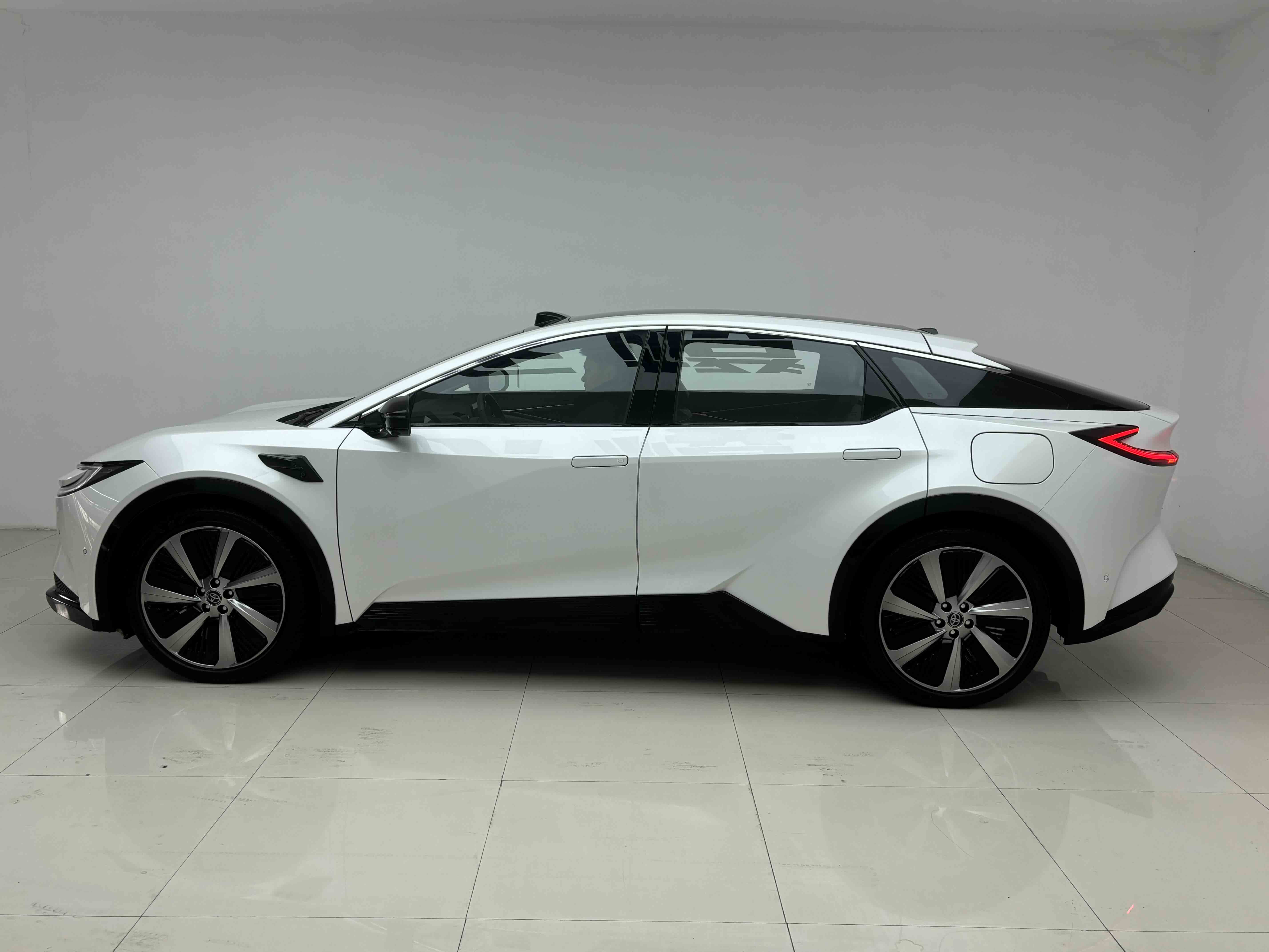 Toyota bZ5 2025 car image #5