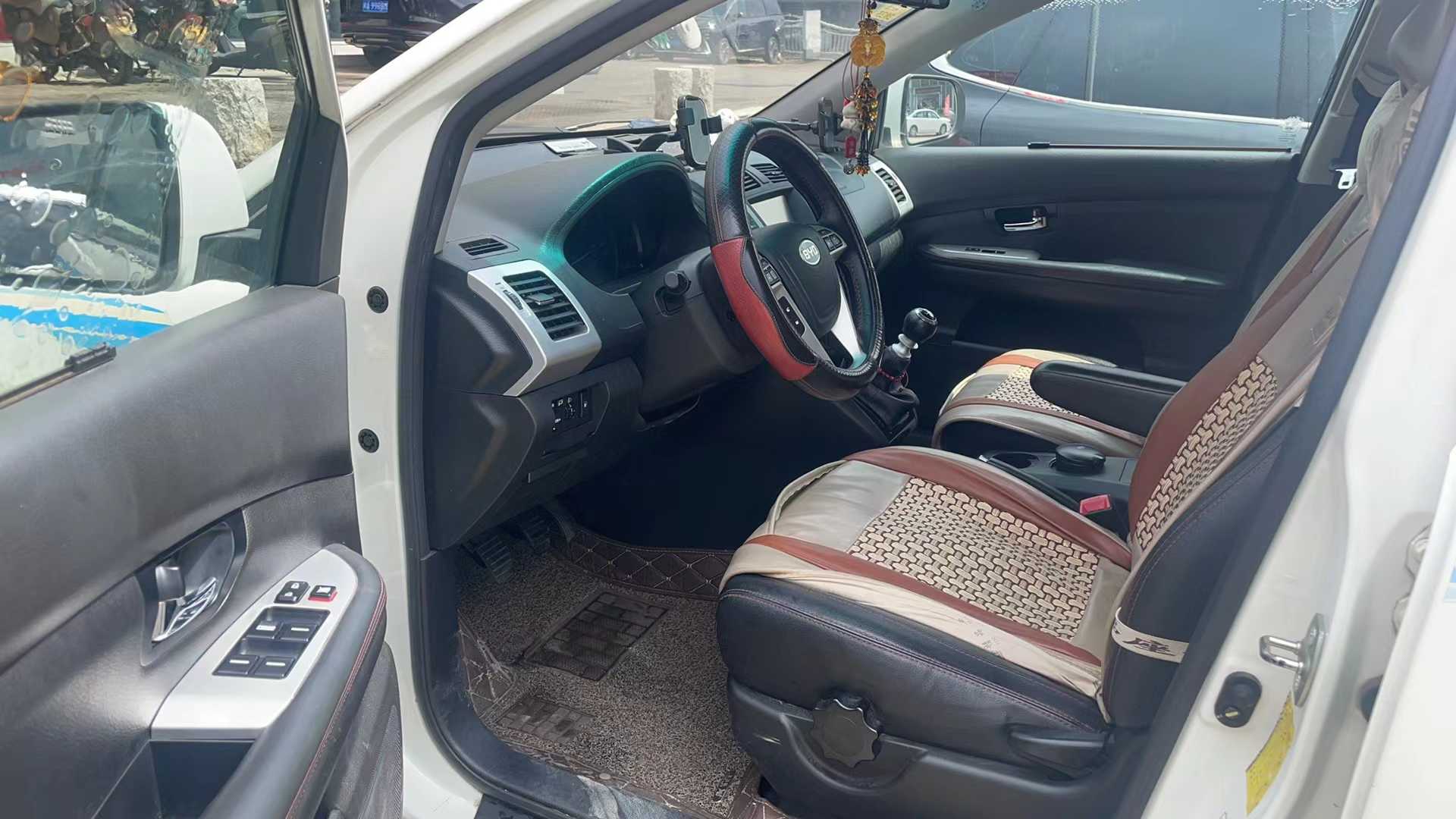 BYD S6 2015 car image #5