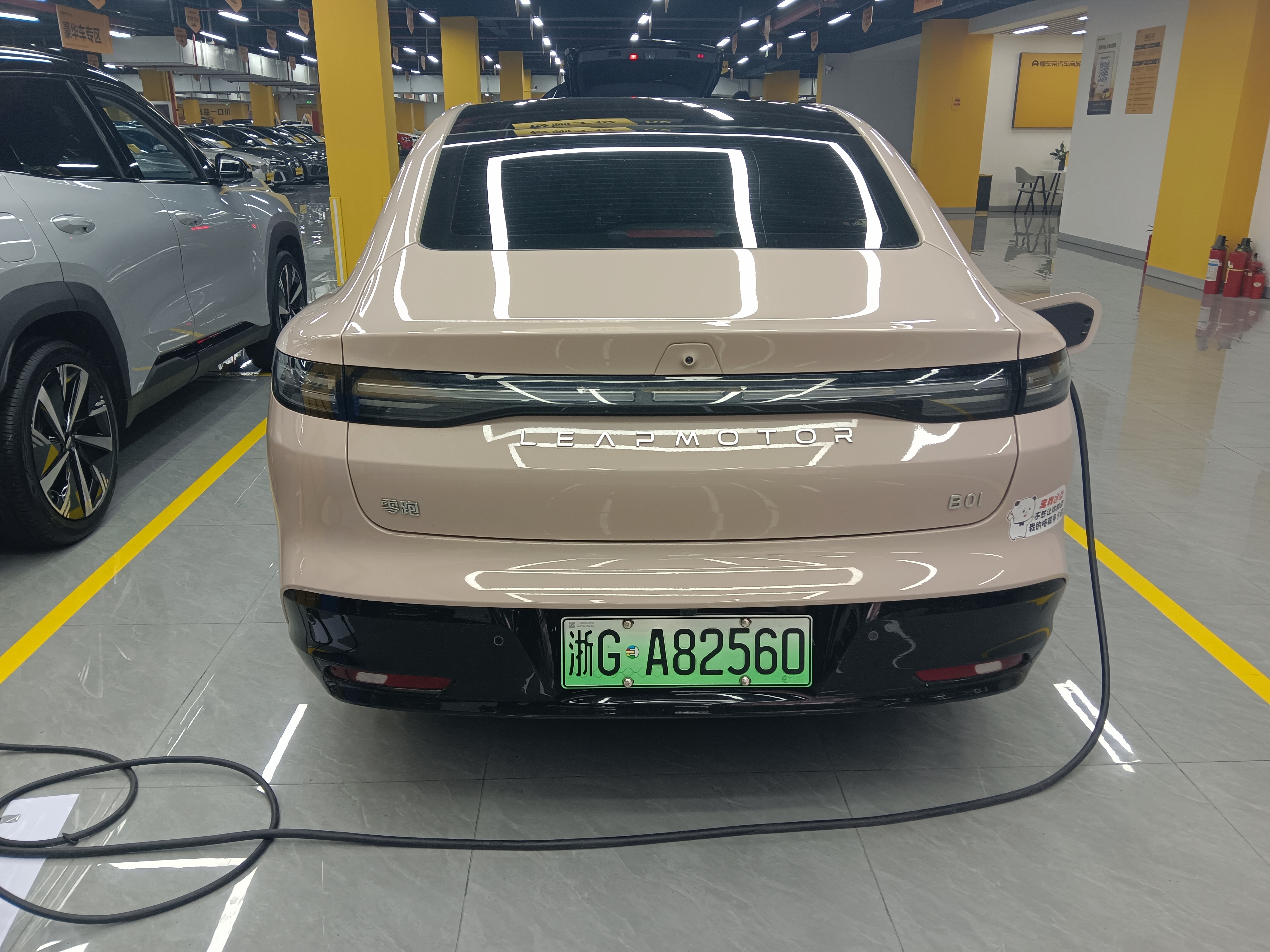 零跑汽车 零跑B01 2025 汽车图片 #5