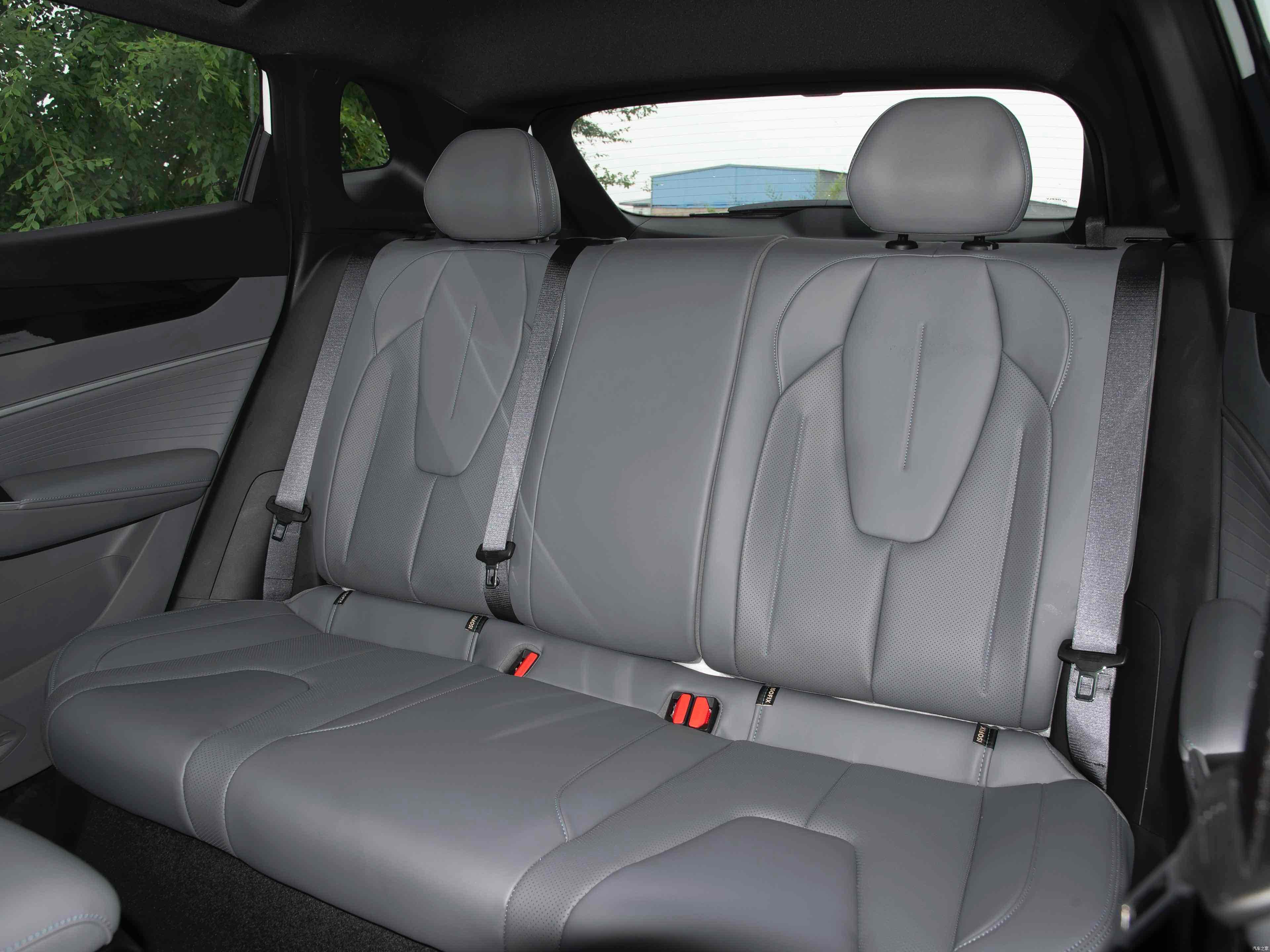 GEELY Boyue 2026 immagine di auto #5