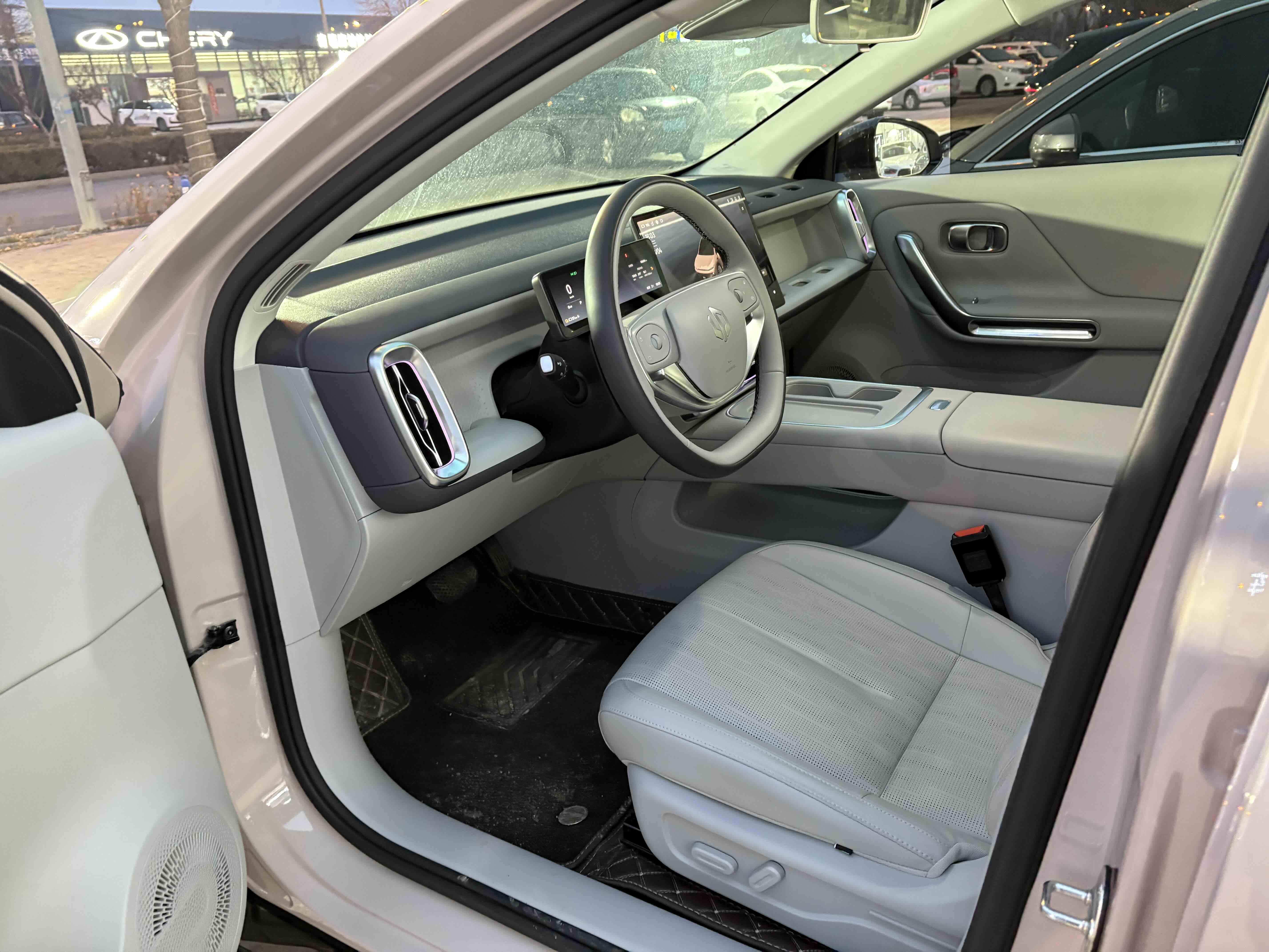 零跑汽车 零跑B01 2025 汽车图片 #5