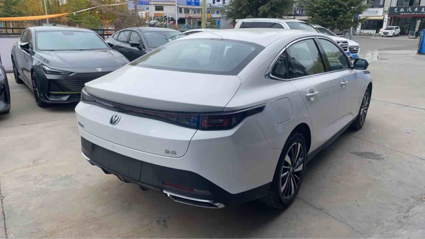 Changan EadoPHEV 2025 car image #5