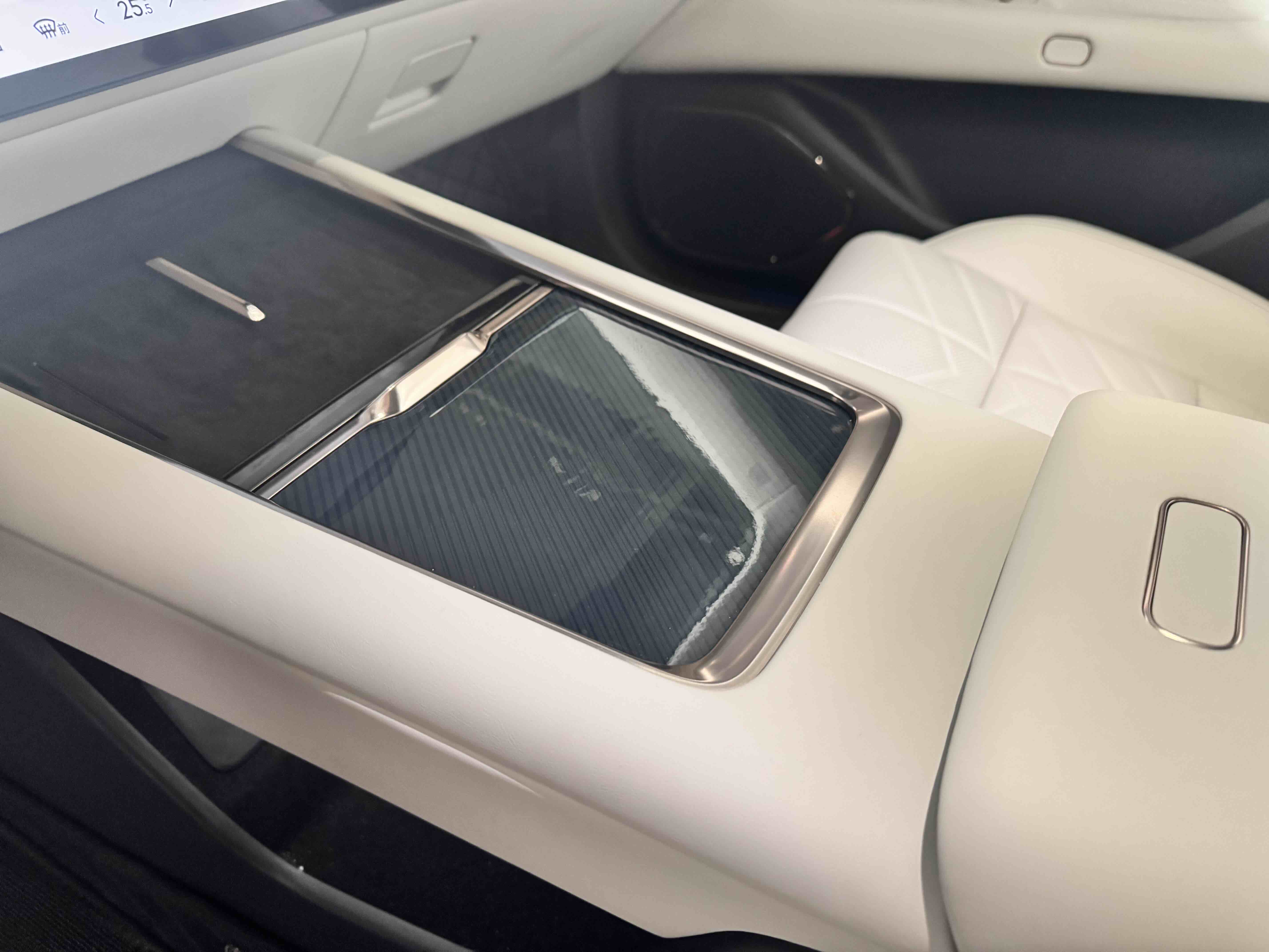 Lynk & Co 10 EM-P 2025 car image #5