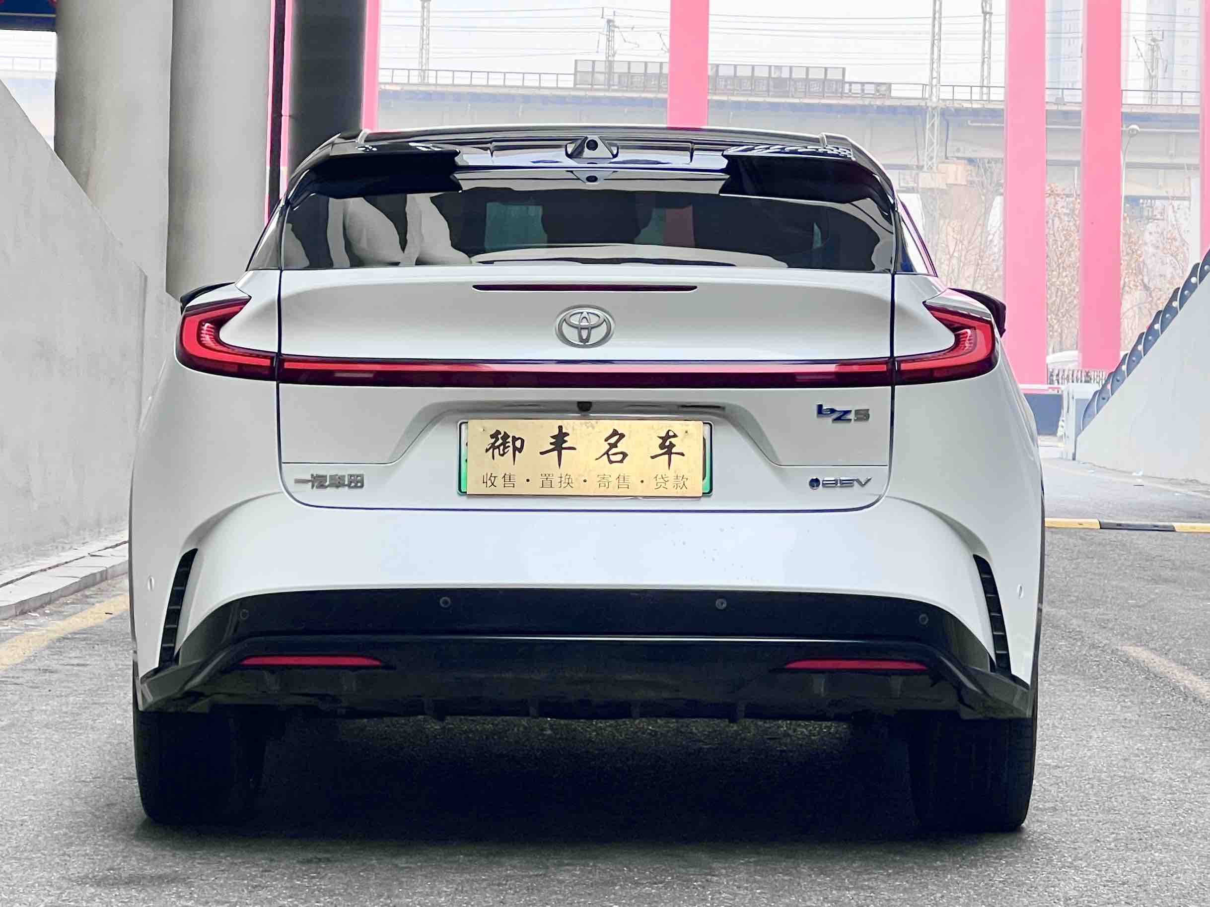 Toyota bZ5 2025 immagine di auto #5