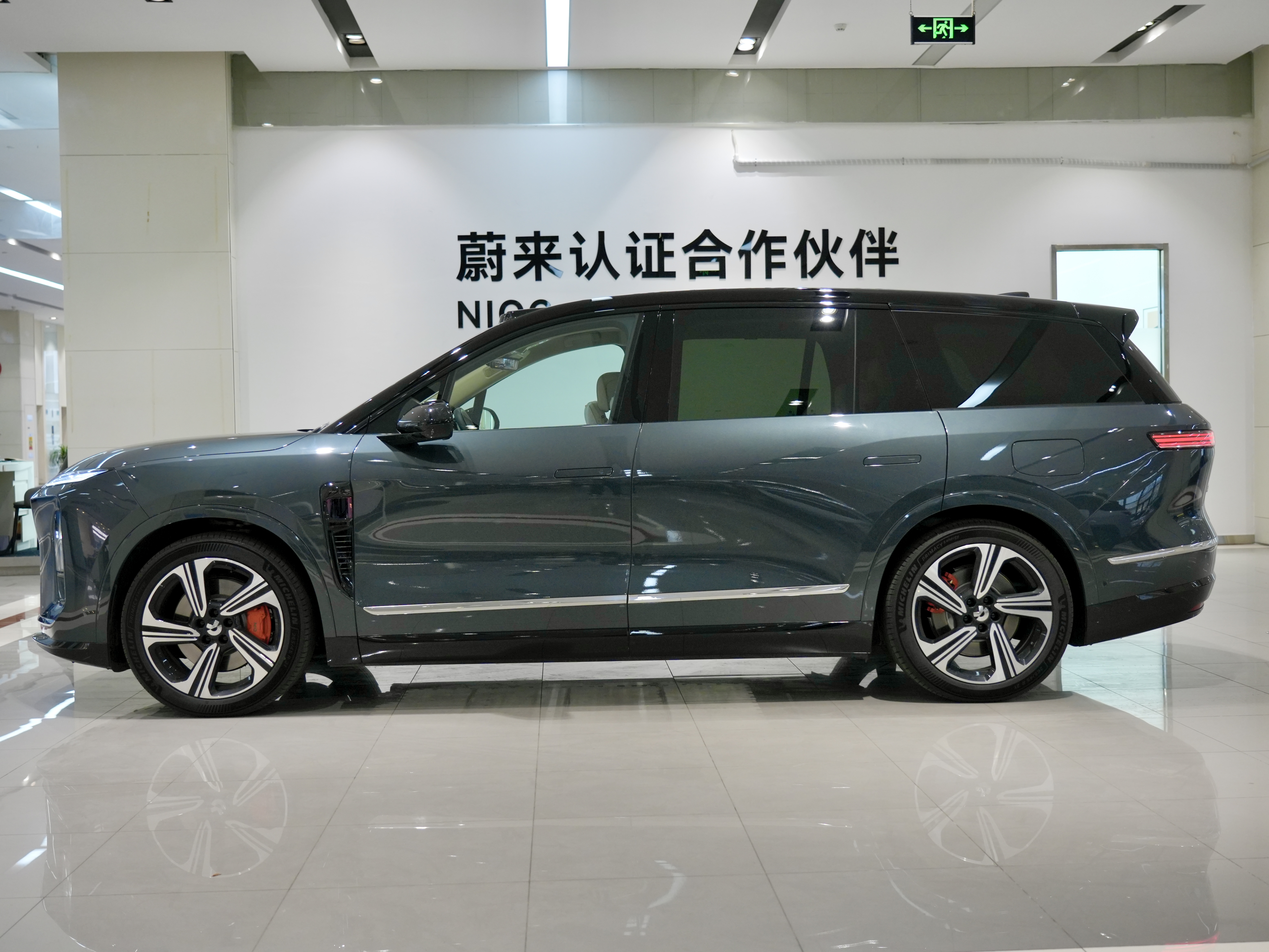 NIO ES8 2025 #5 NIO ES8 2025 car image #5