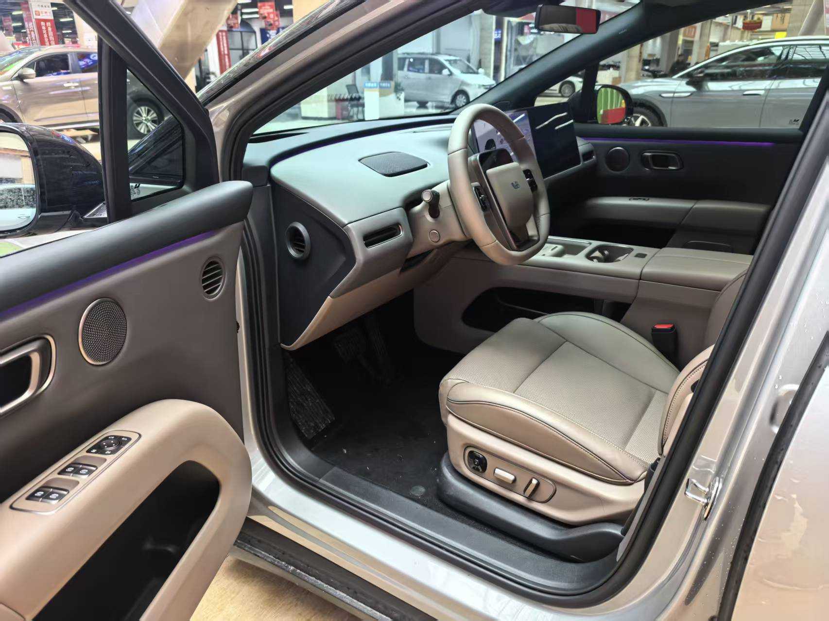 Li 2025 car image #5