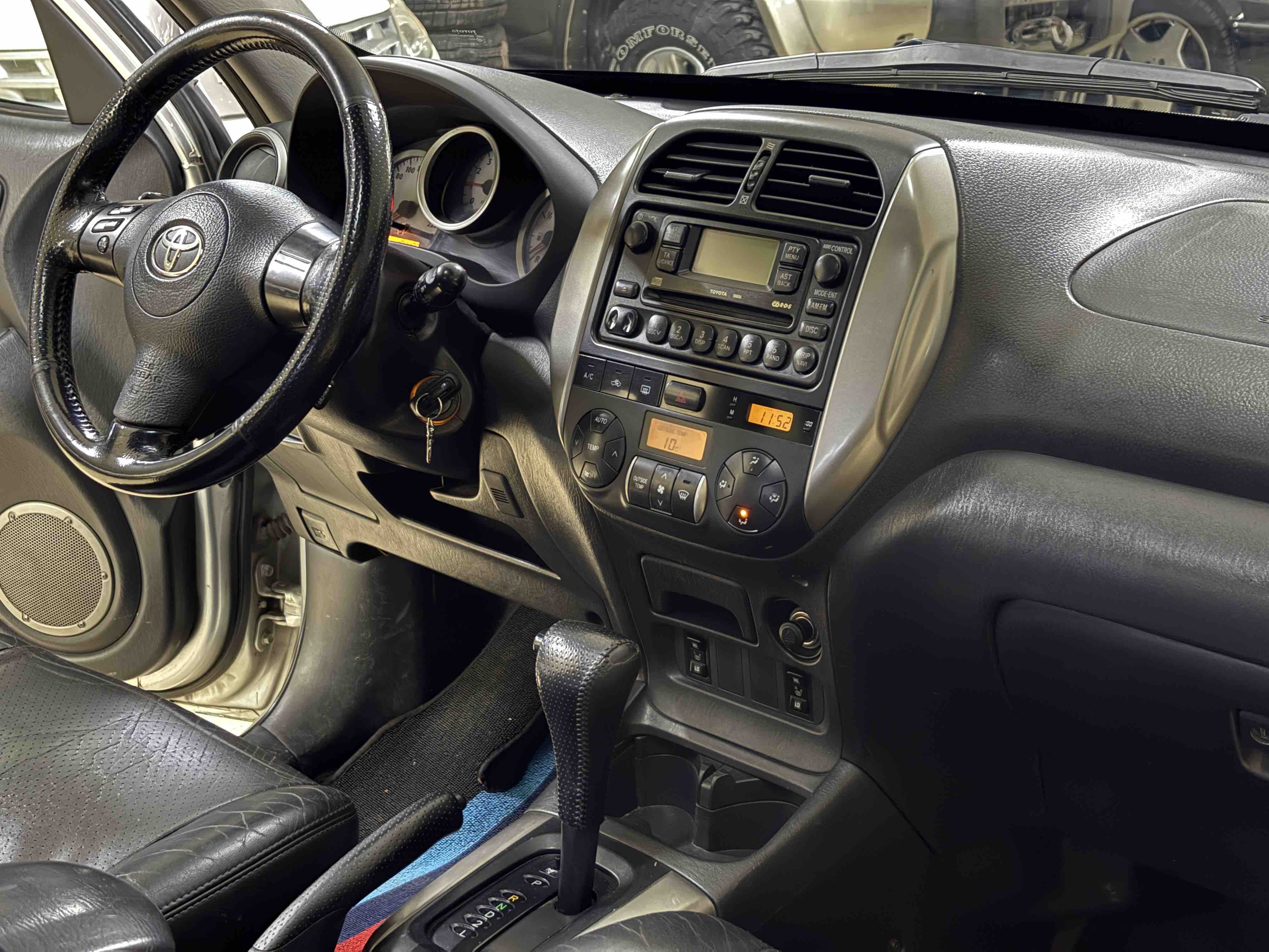 Toyota RAV4 (Imported) 2004 изображение автомобиля #5